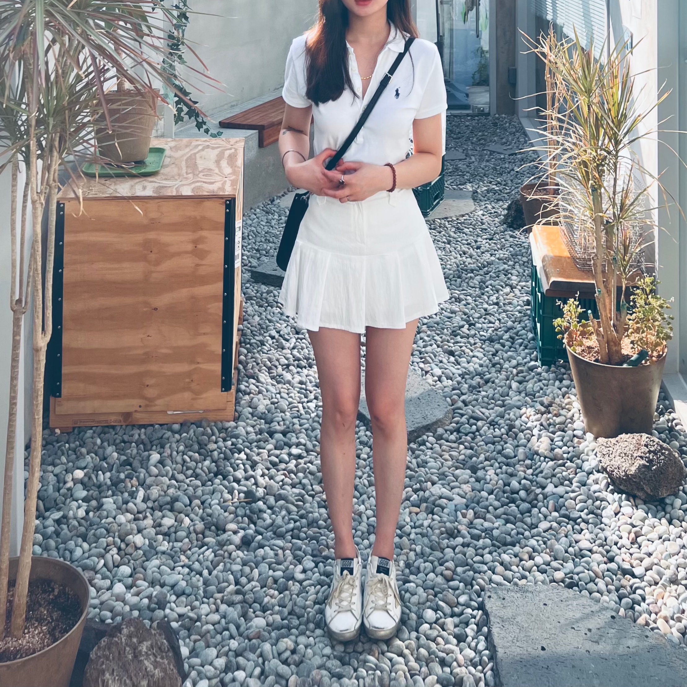 Golden Goose Superstar White Silver Heel Tab Sneakers 착용 스타일