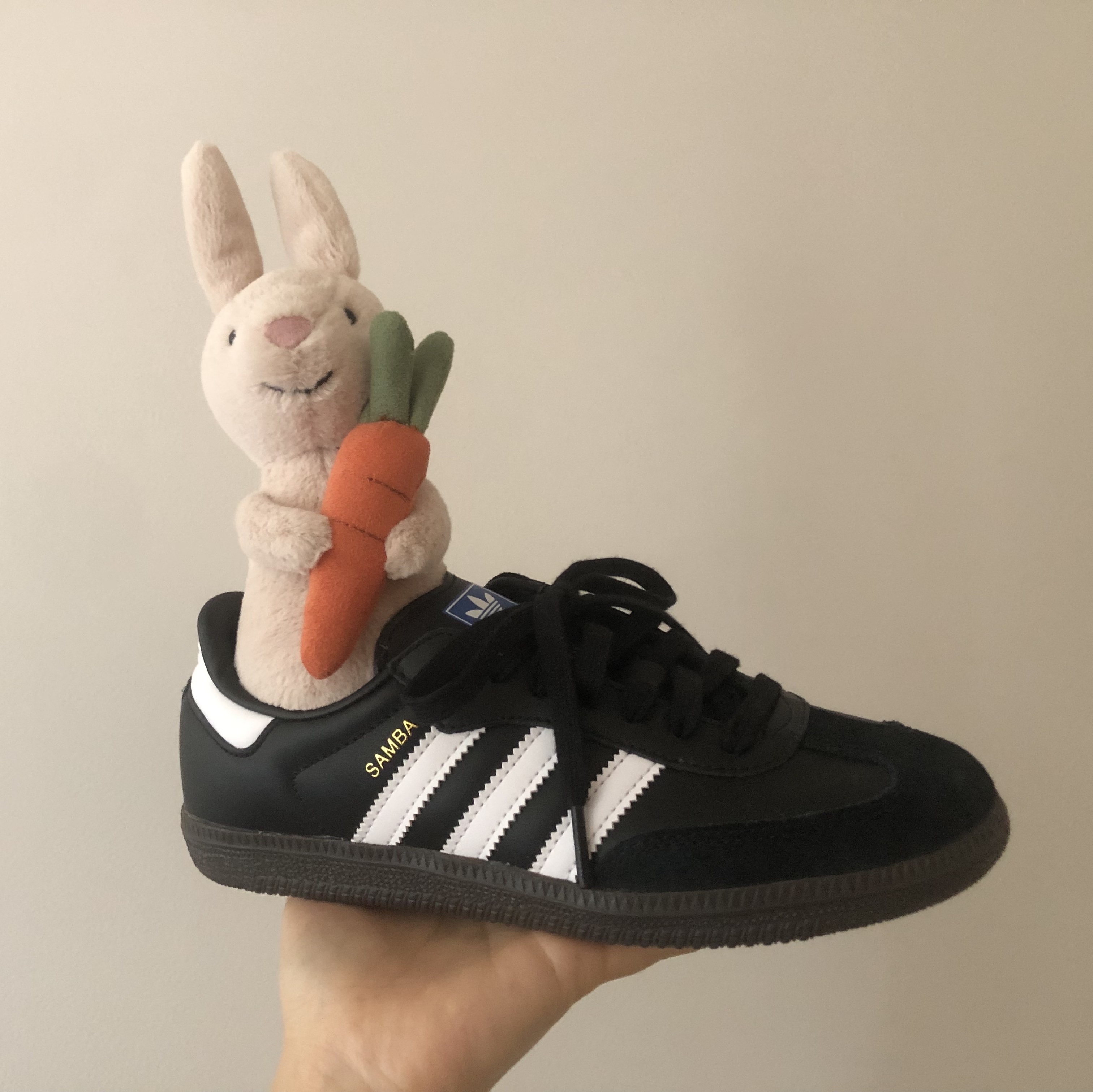 Adidas Samba OG Black White Gum 착용 스타일
