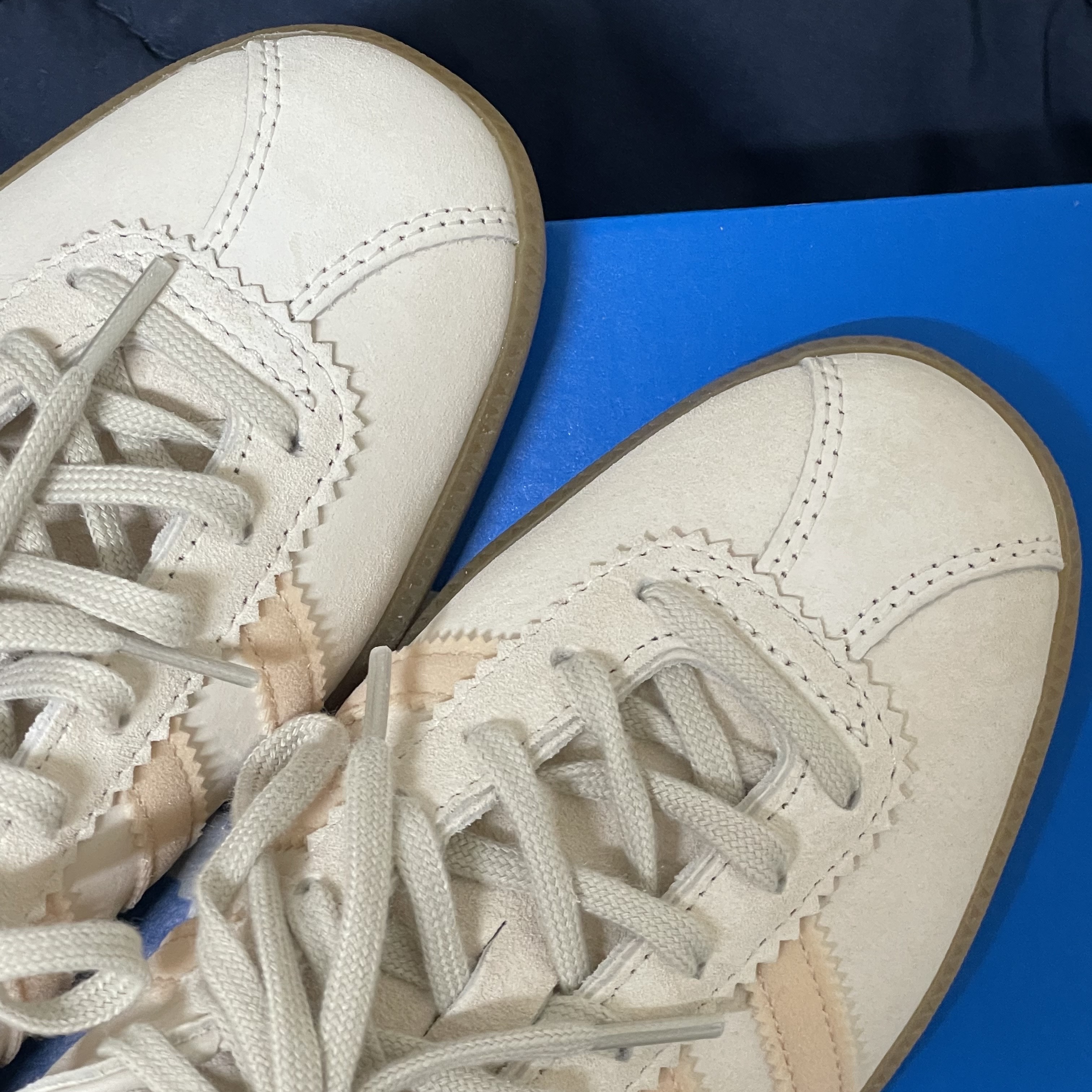 Adidas Bermuda Wonder White 착용 스타일 - 3