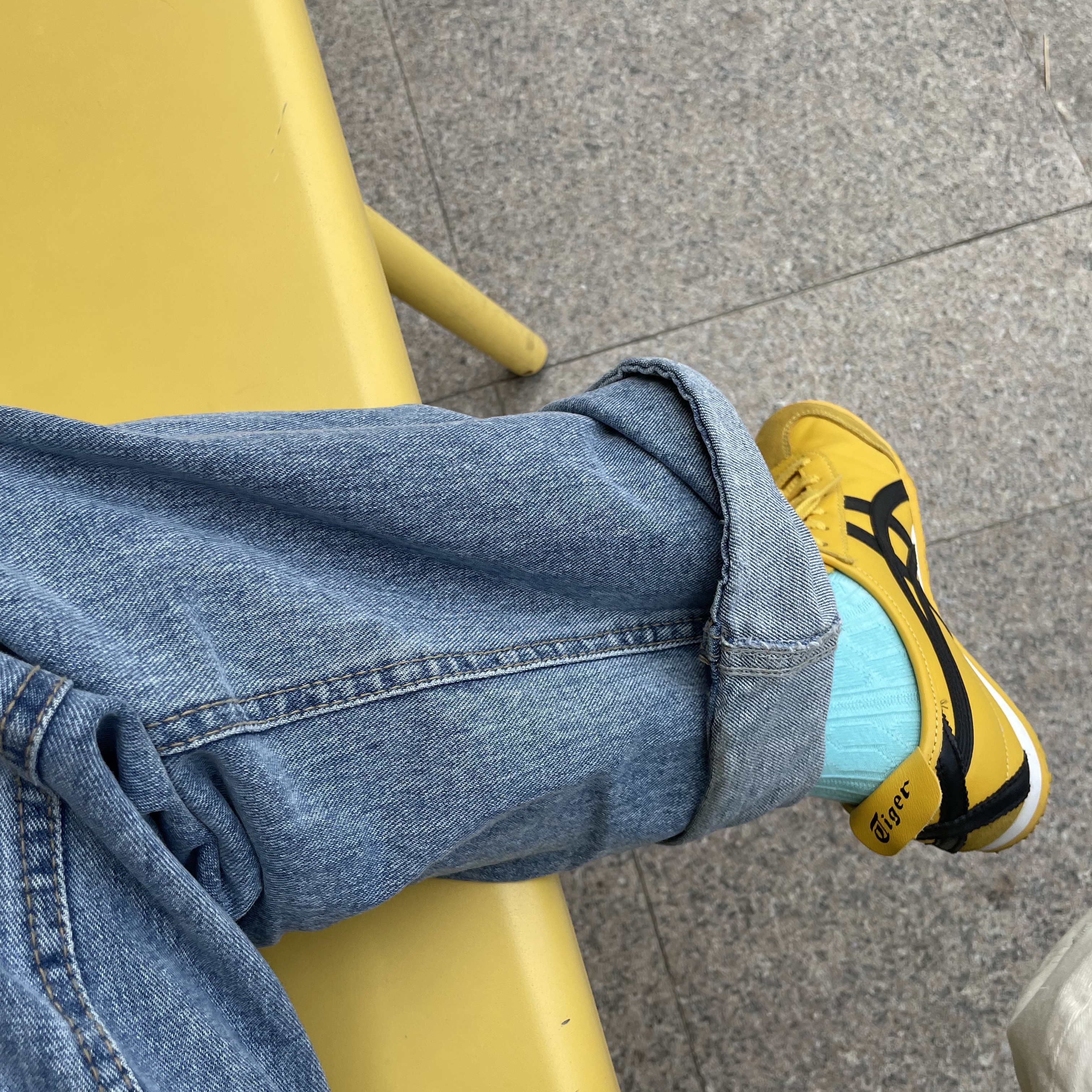 Onitsuka Tiger Mexico 66 Yellow Black 착용 스타일 - 3