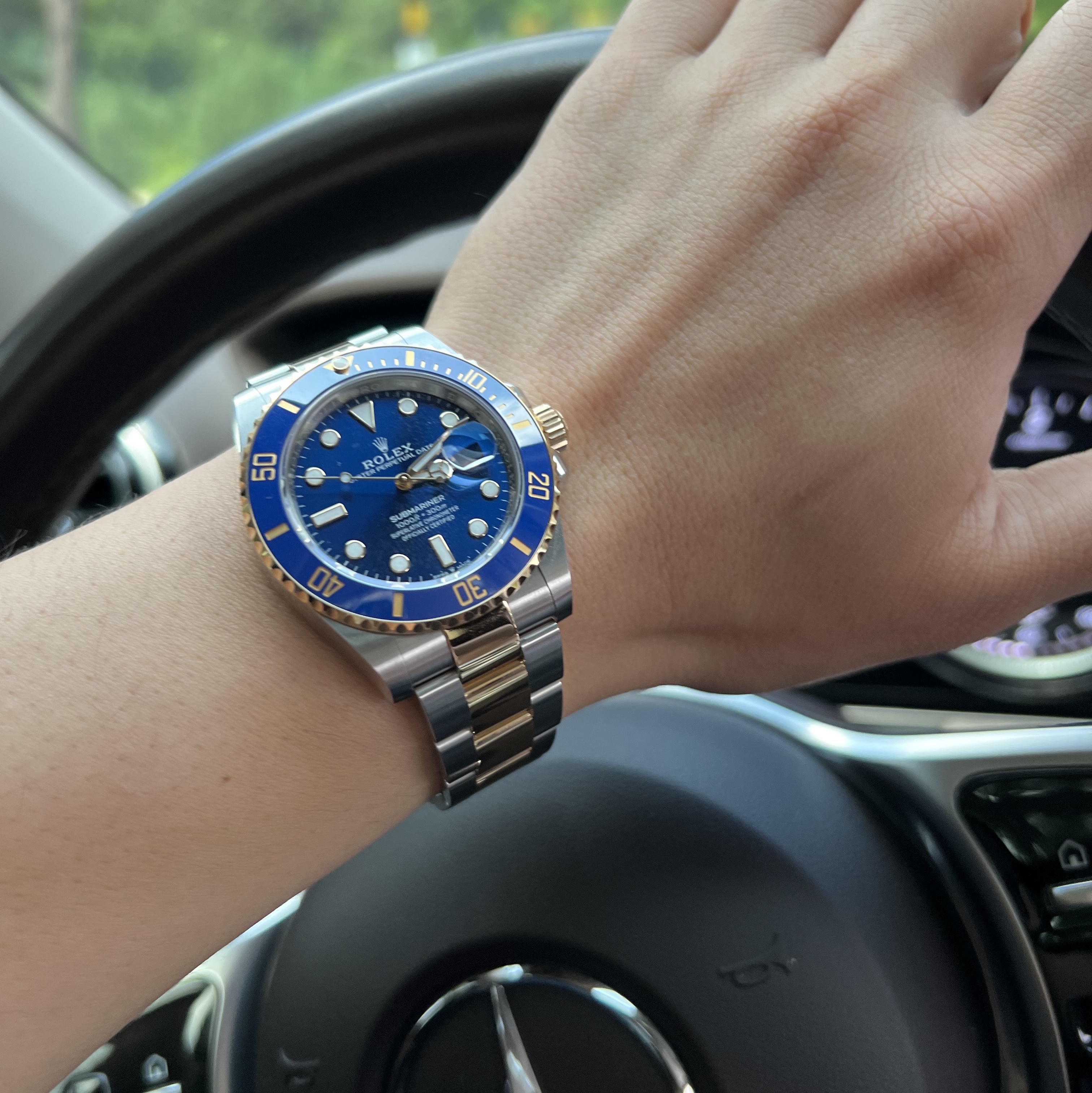 Rolex Submariner Date 41mm 126613LB Royal Blue Oyster 착용 스타일
