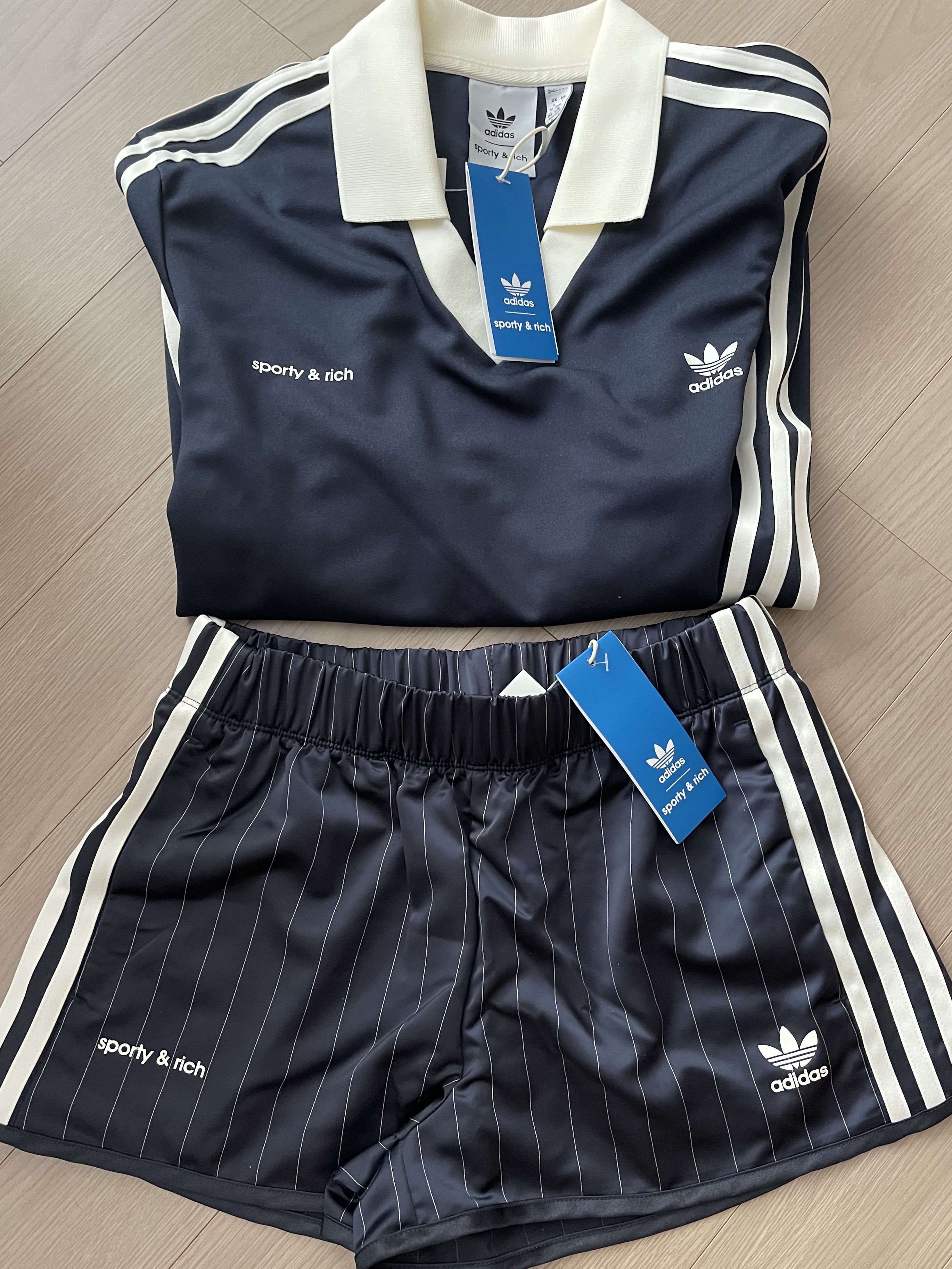 (W) Adidas x Sporty & Rich Long Sleeve Football Jersey Legend Ink - US Sizing, (W) Adidas x Sporty & Rich Shorts Legend Ink - US Sizing 착용 스타일