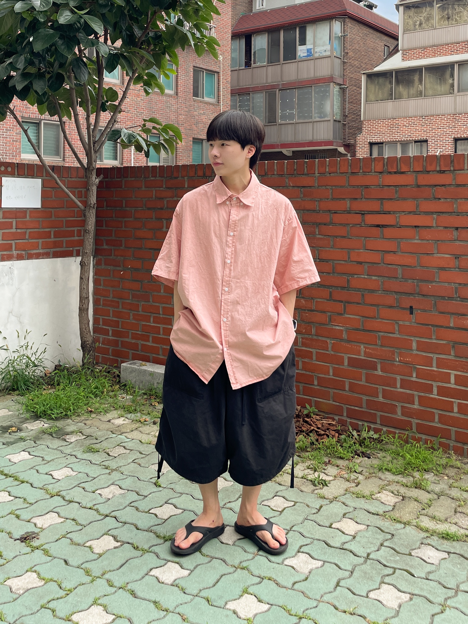 Oofos OOriginal Black 착용 스타일 - 1