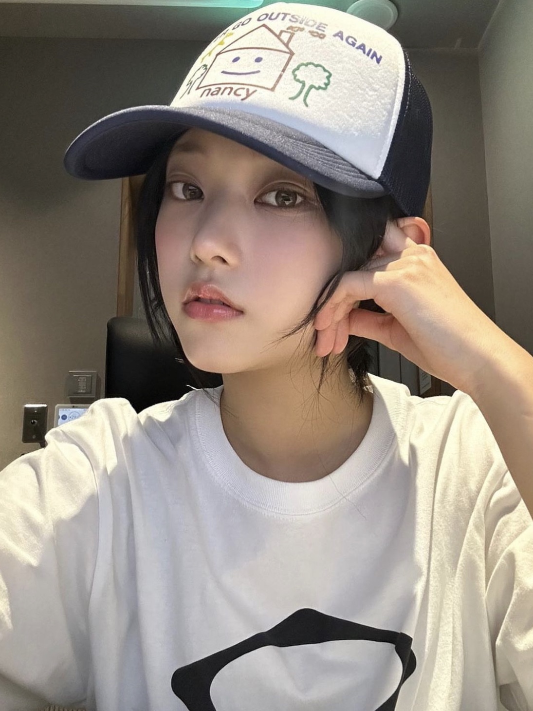 (W) Mischief Rhombus Blur T-Shirt Basic White 착용 스타일 - 1