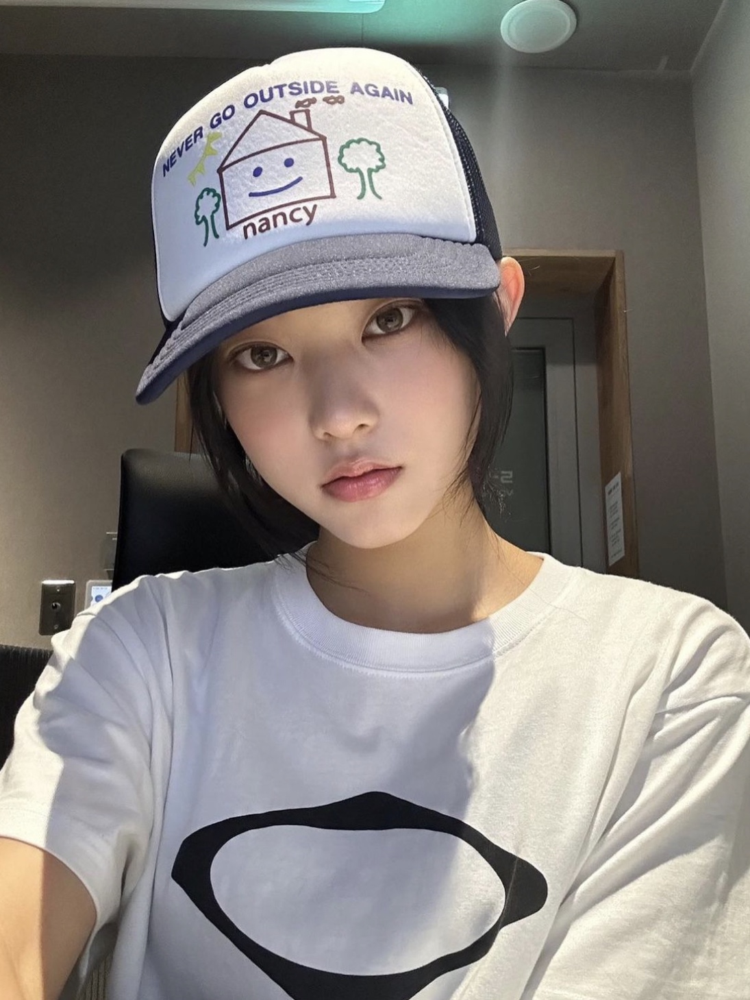 (W) Mischief Rhombus Blur T-Shirt Basic White 착용 스타일 - 2