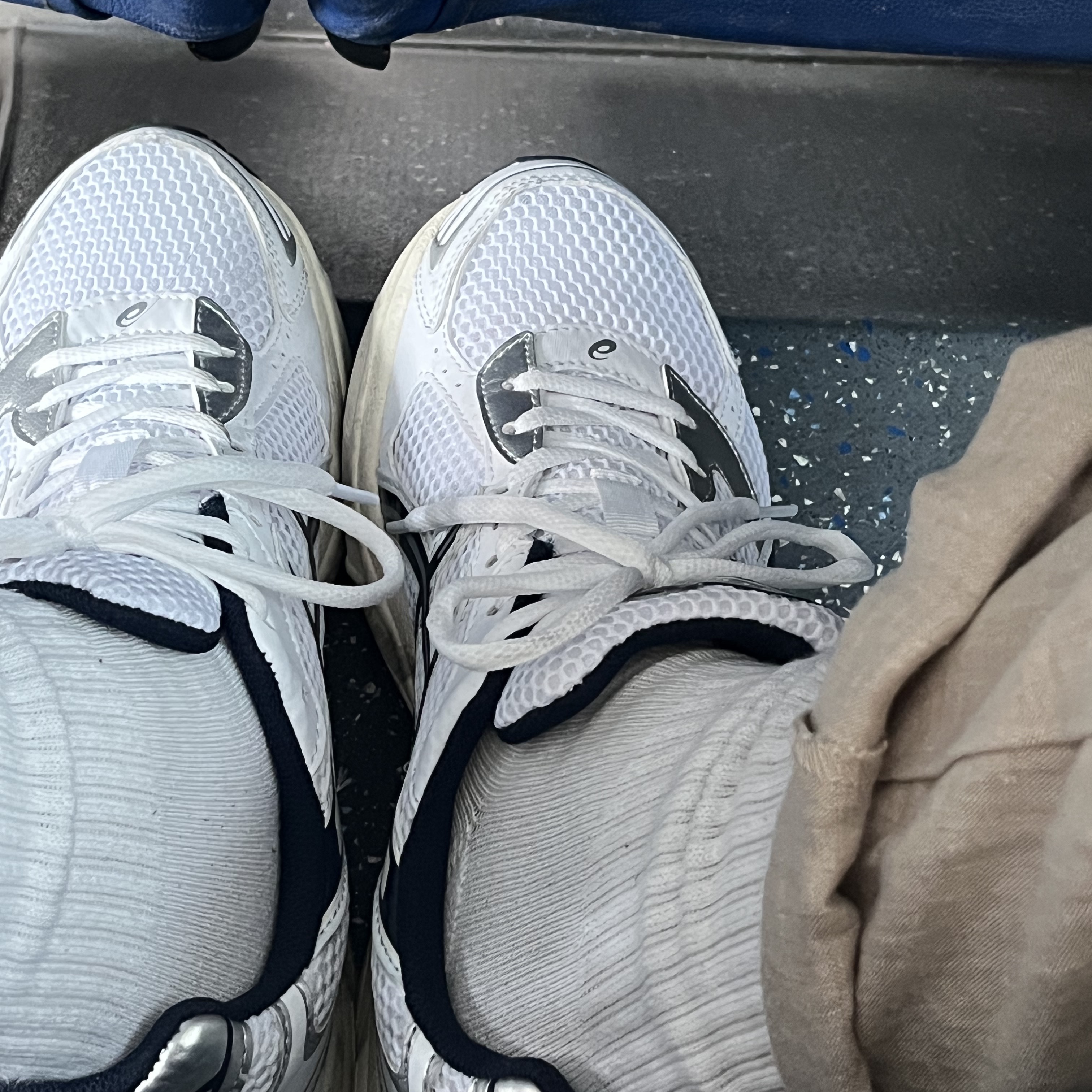 (W) Asics Gel-1130 White Midnight 착용 스타일