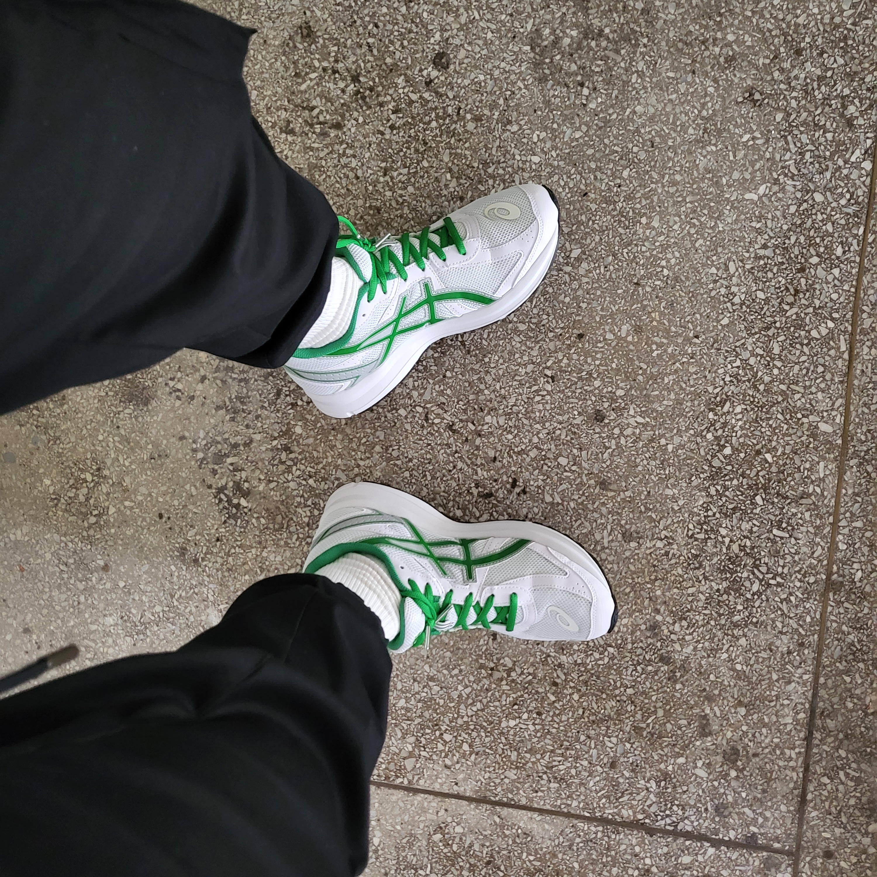 Asics Jog 100 S White Green - 2E Wide 착용 스타일 - 2