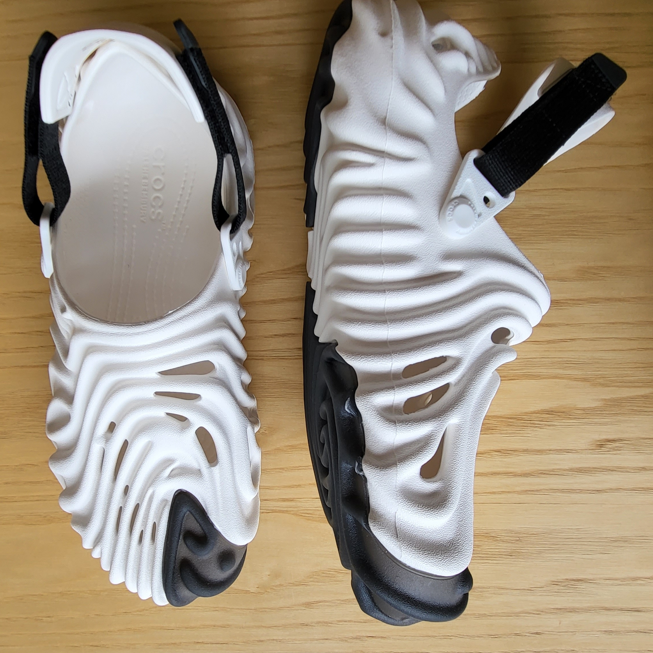 Crocs x Salehe Bembury Pollex Clog Stratus 착용 스타일 - 2