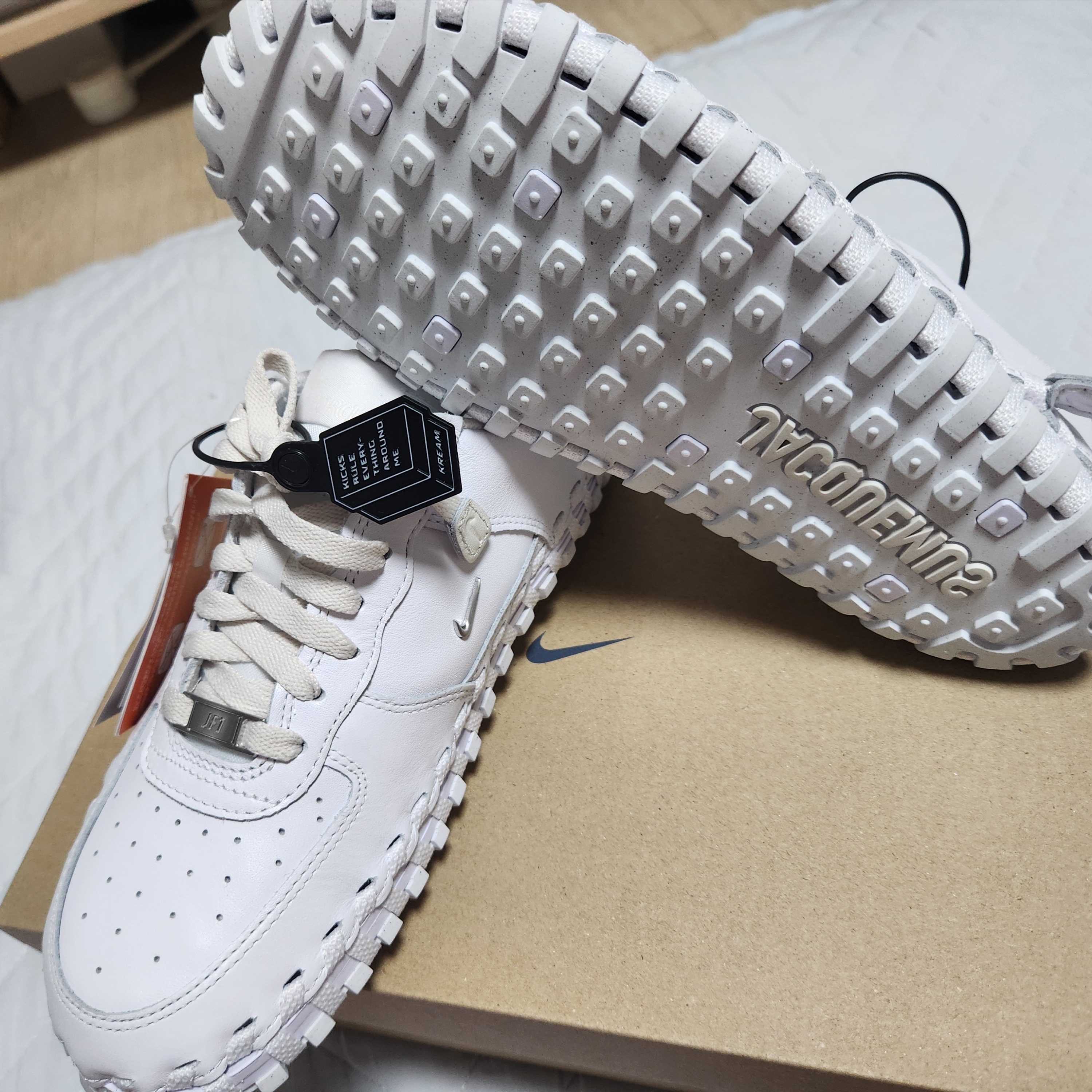 Nike x Jacquemus J Force 1 Low LX SP White 착용 스타일 - 2