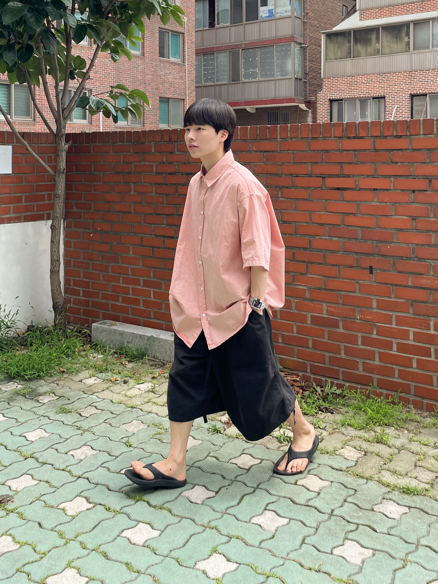 Oofos OOriginal Black 착용 스타일 - 2
