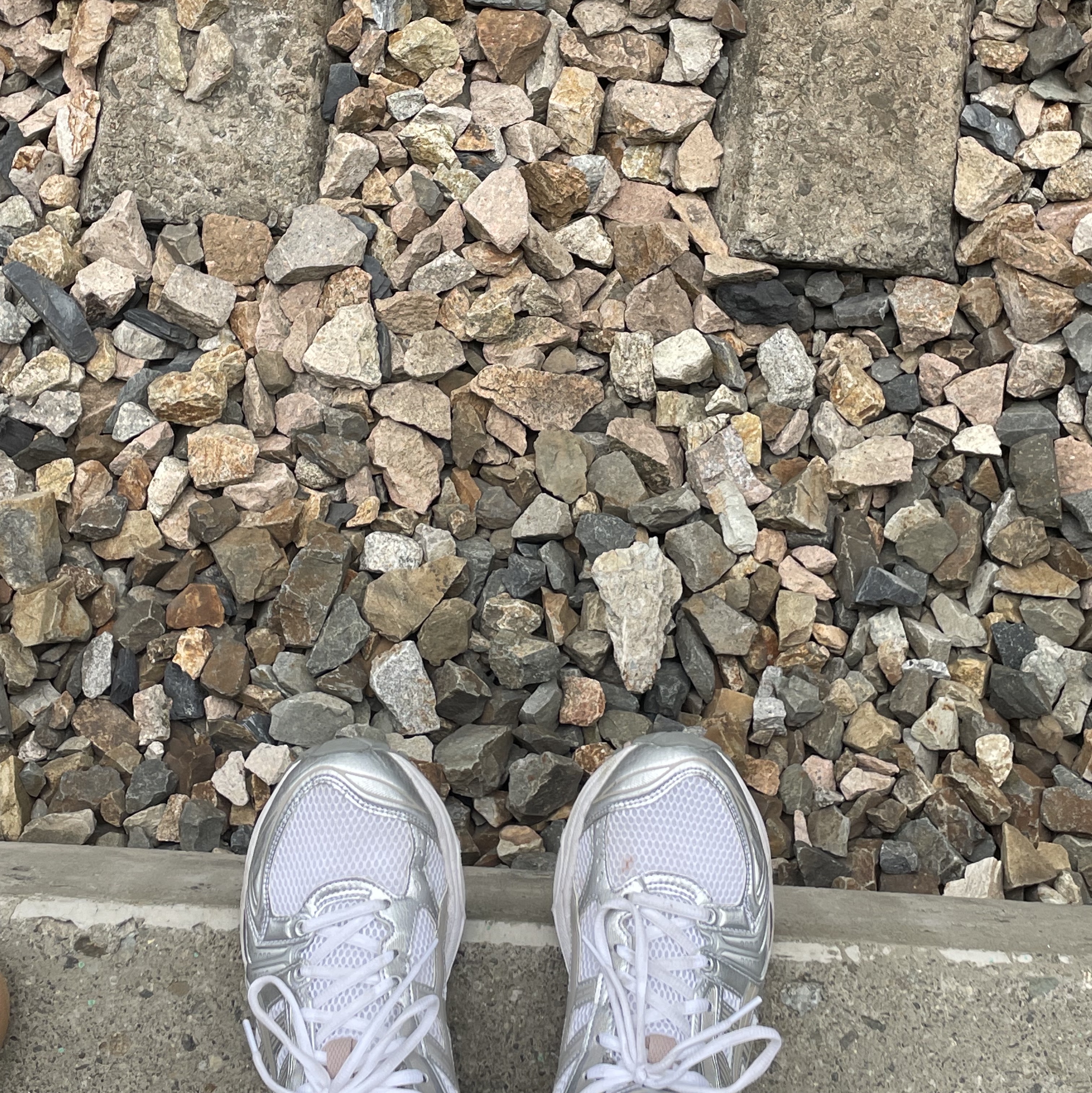 (W) Asics Gel-Kayano 14 White Moonrock 착용 스타일