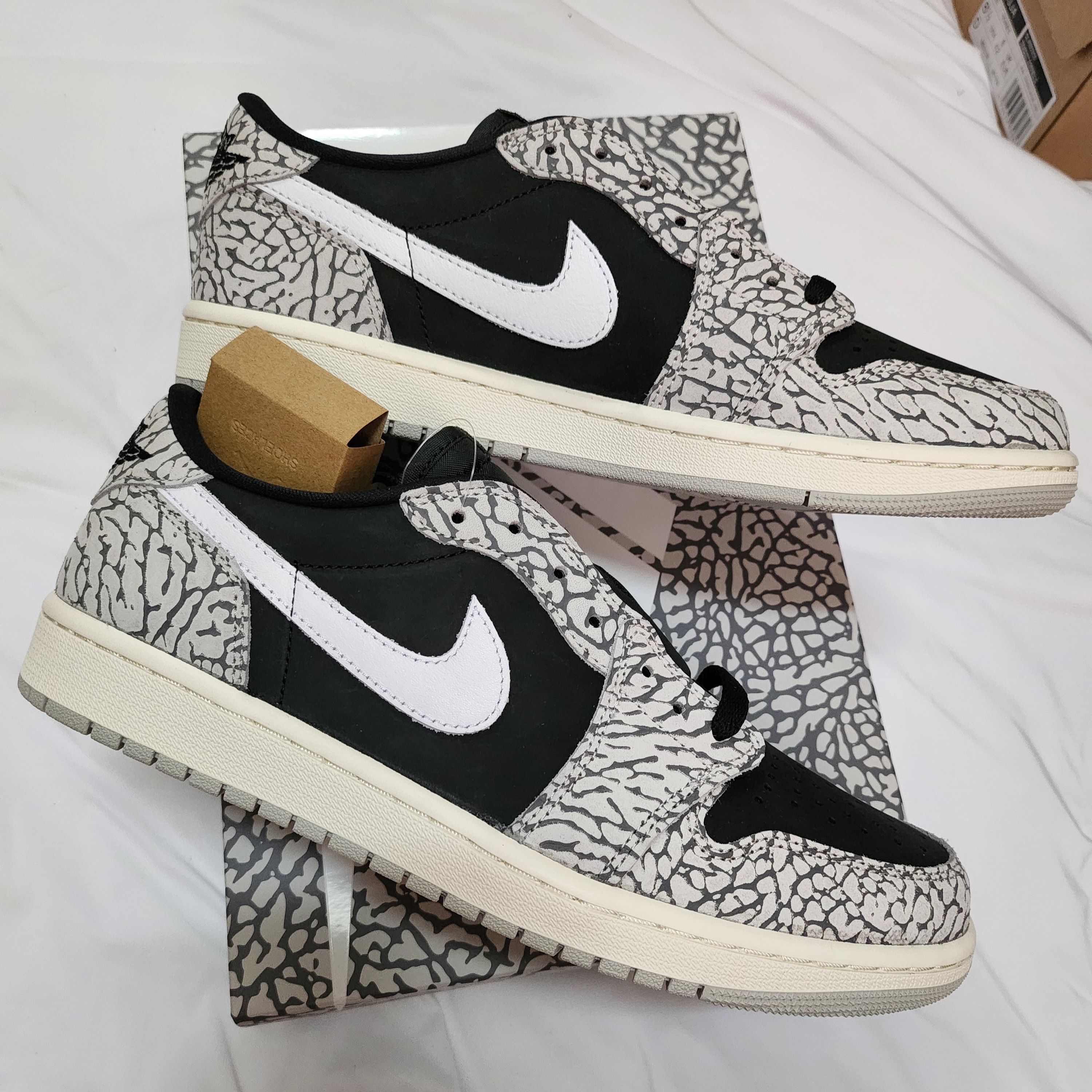 Jordan 1 Retro Low OG Black Cement 착용 스타일 - 2