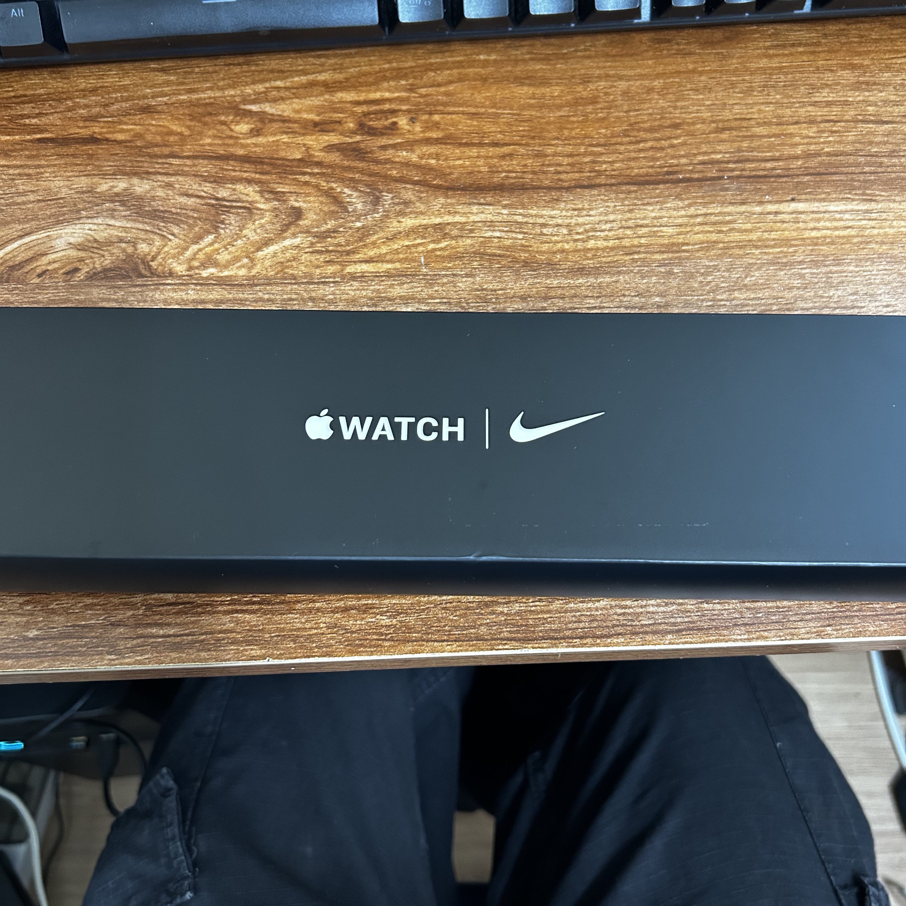 Apple Watch Nike Series 7 45mm GPS Midnight Aluminum Case with Nike Sport Band Anthracite Black (Korean Ver.) 착용 스타일 - 1
