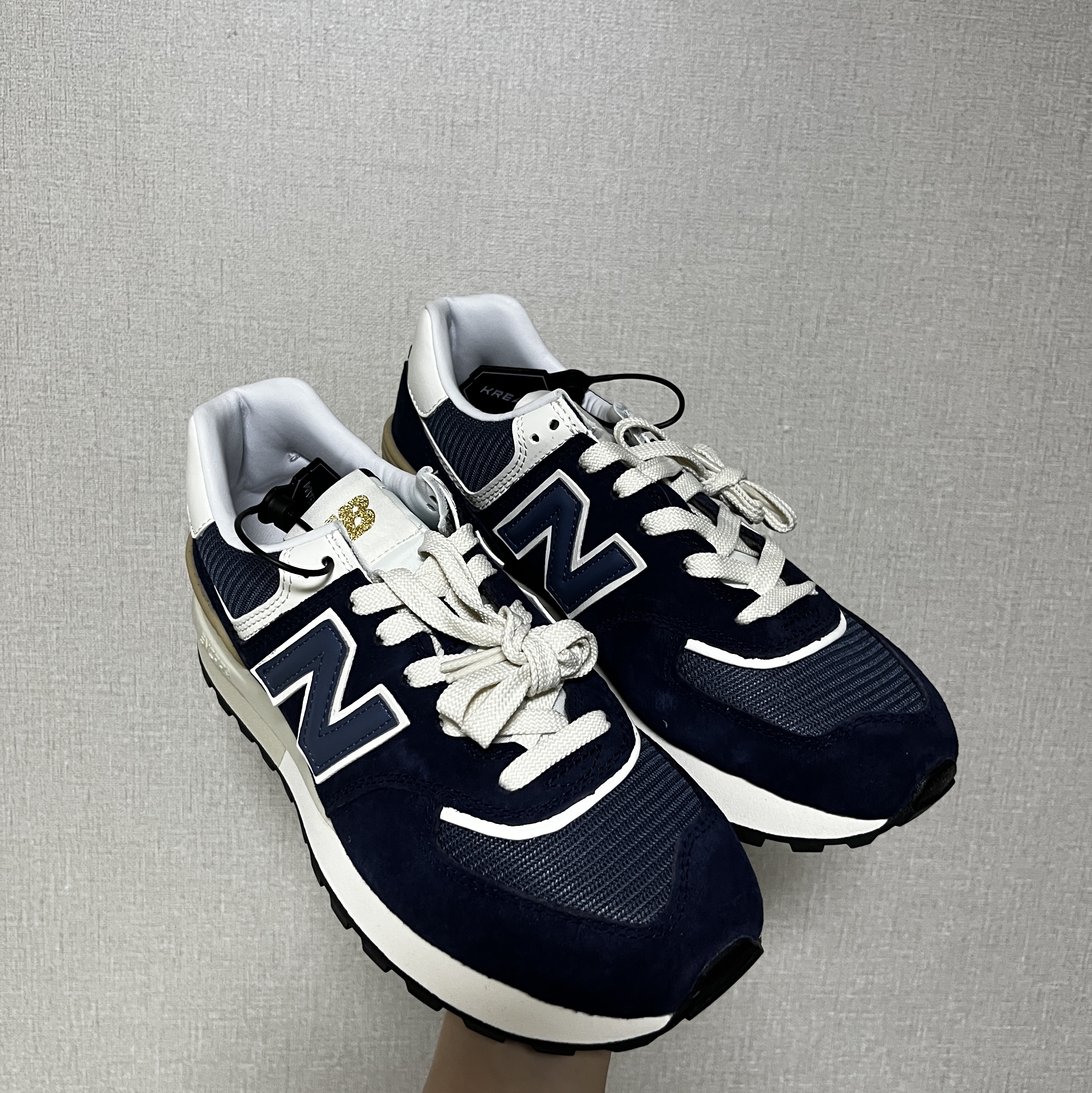 New Balance 574 Legacy Navy 착용 스타일 - 1