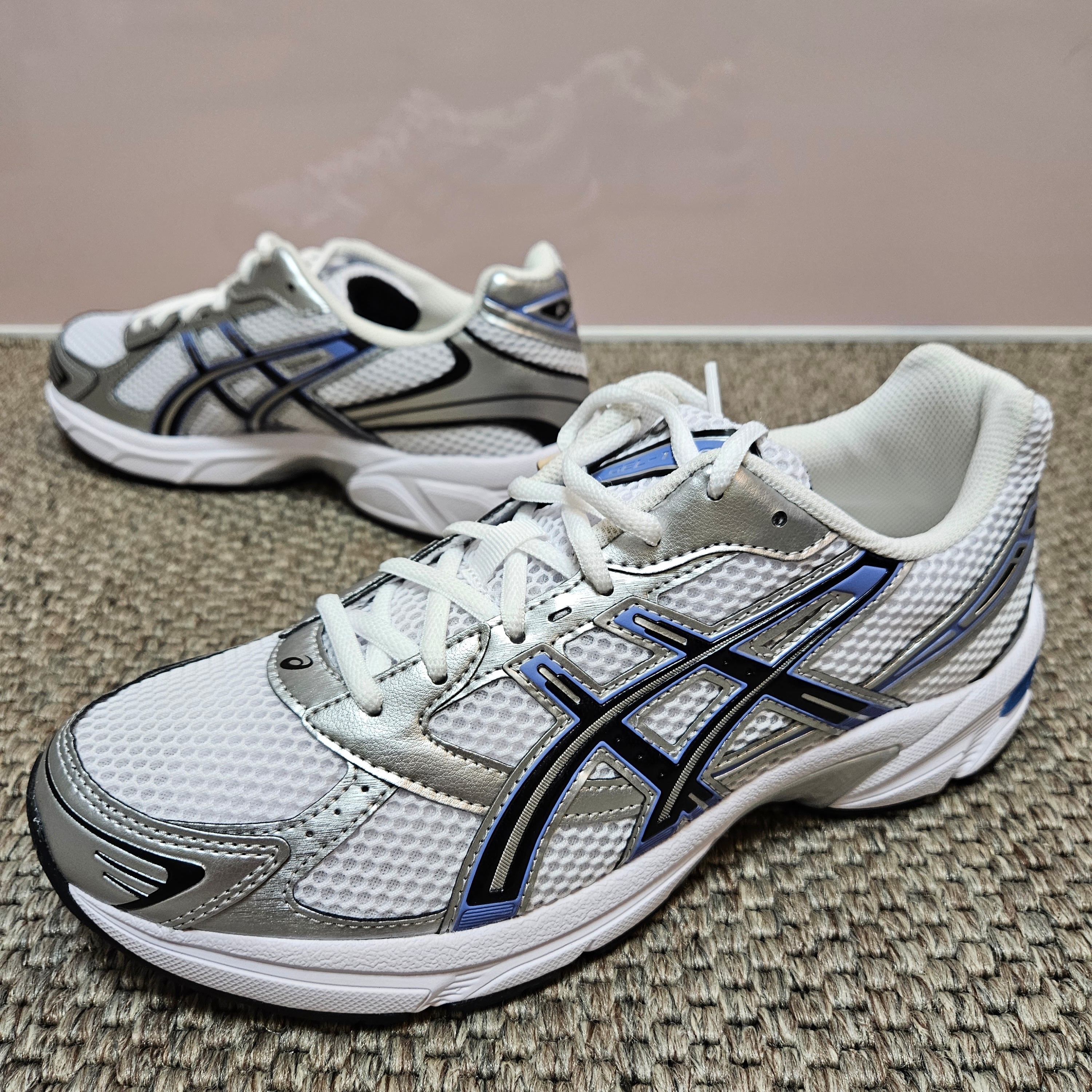 (W) Asics Gel-1130 White Periwinkle Blue 착용 스타일 - 3