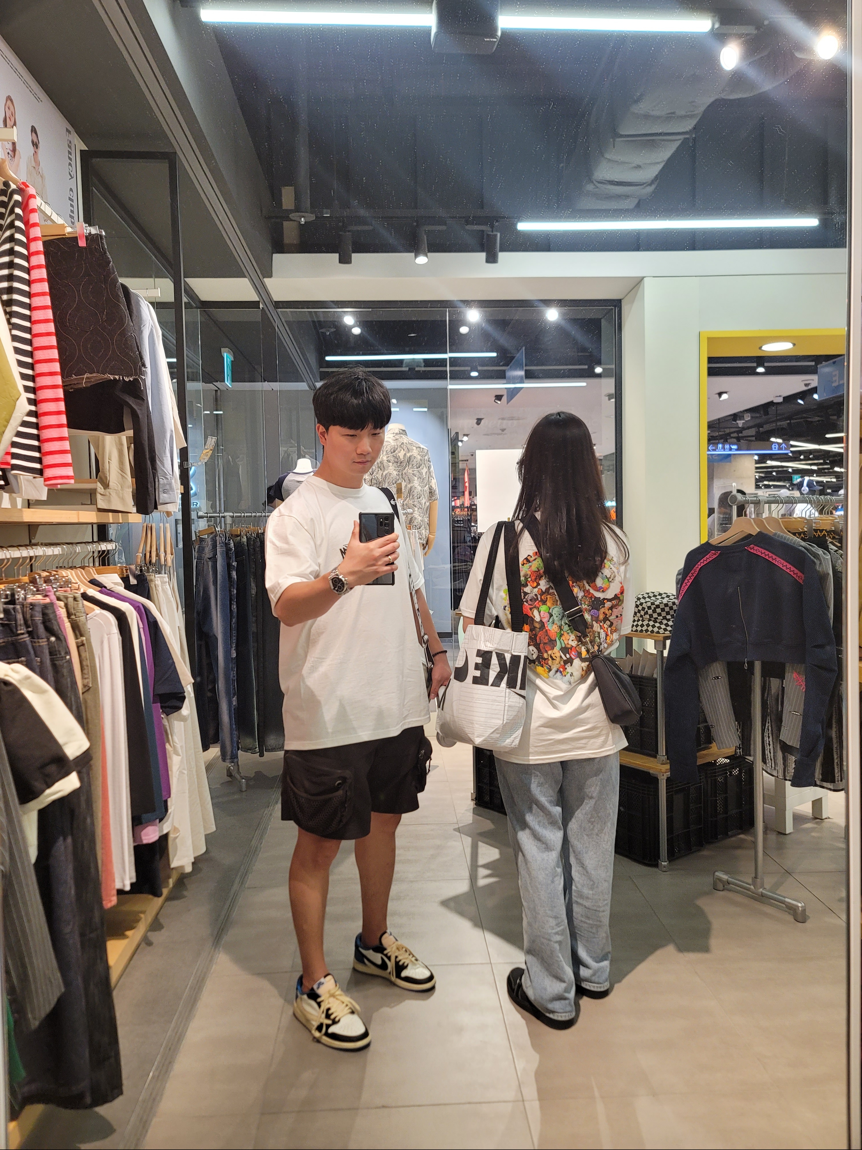 Stussy Plush T-Shirt White, Jordan 1 x Travis Scott Retro Low OG SP Black Phantom 착용 스타일