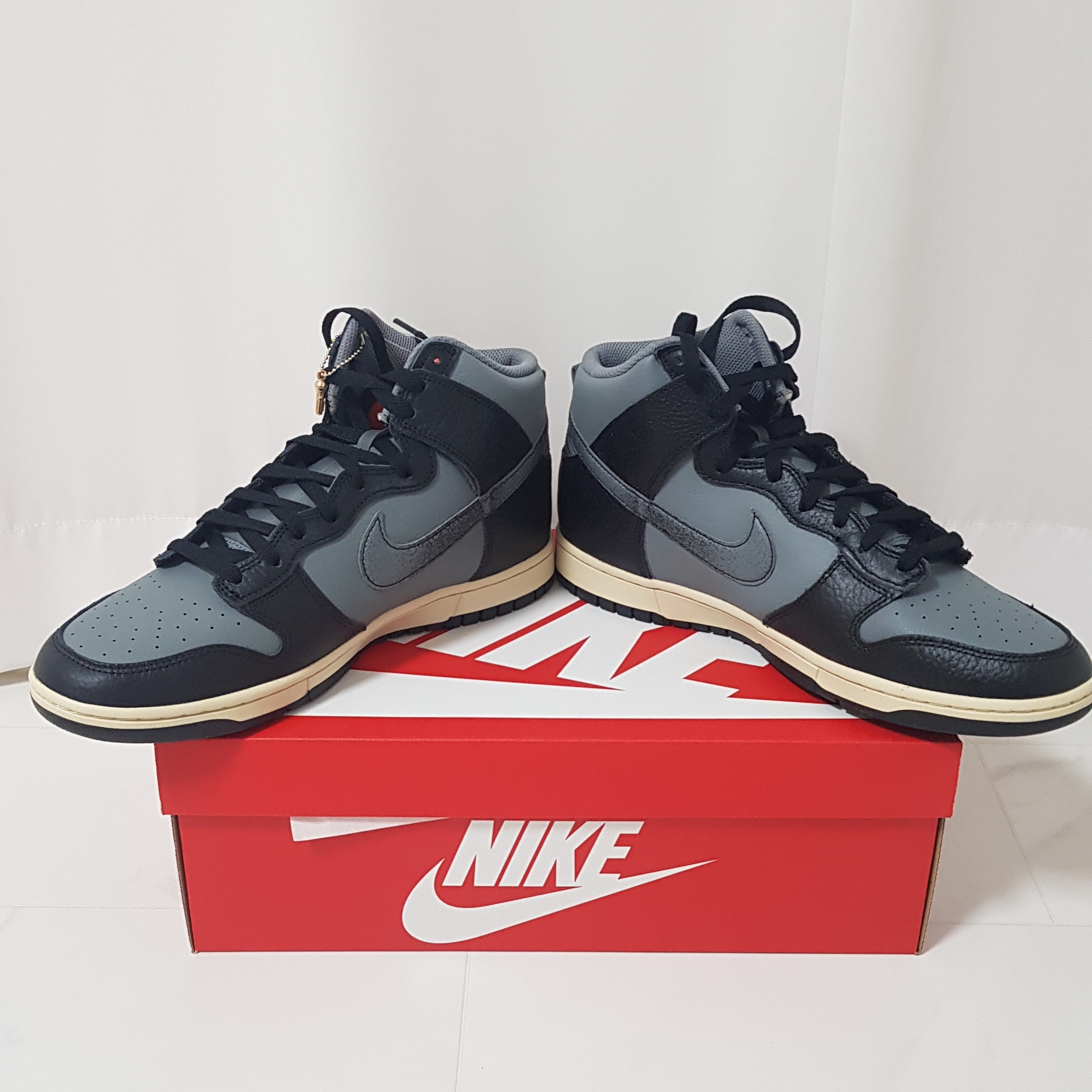 Nike Dunk High Retro PRM Smoke Grey and Black 착용 스타일 - 2
