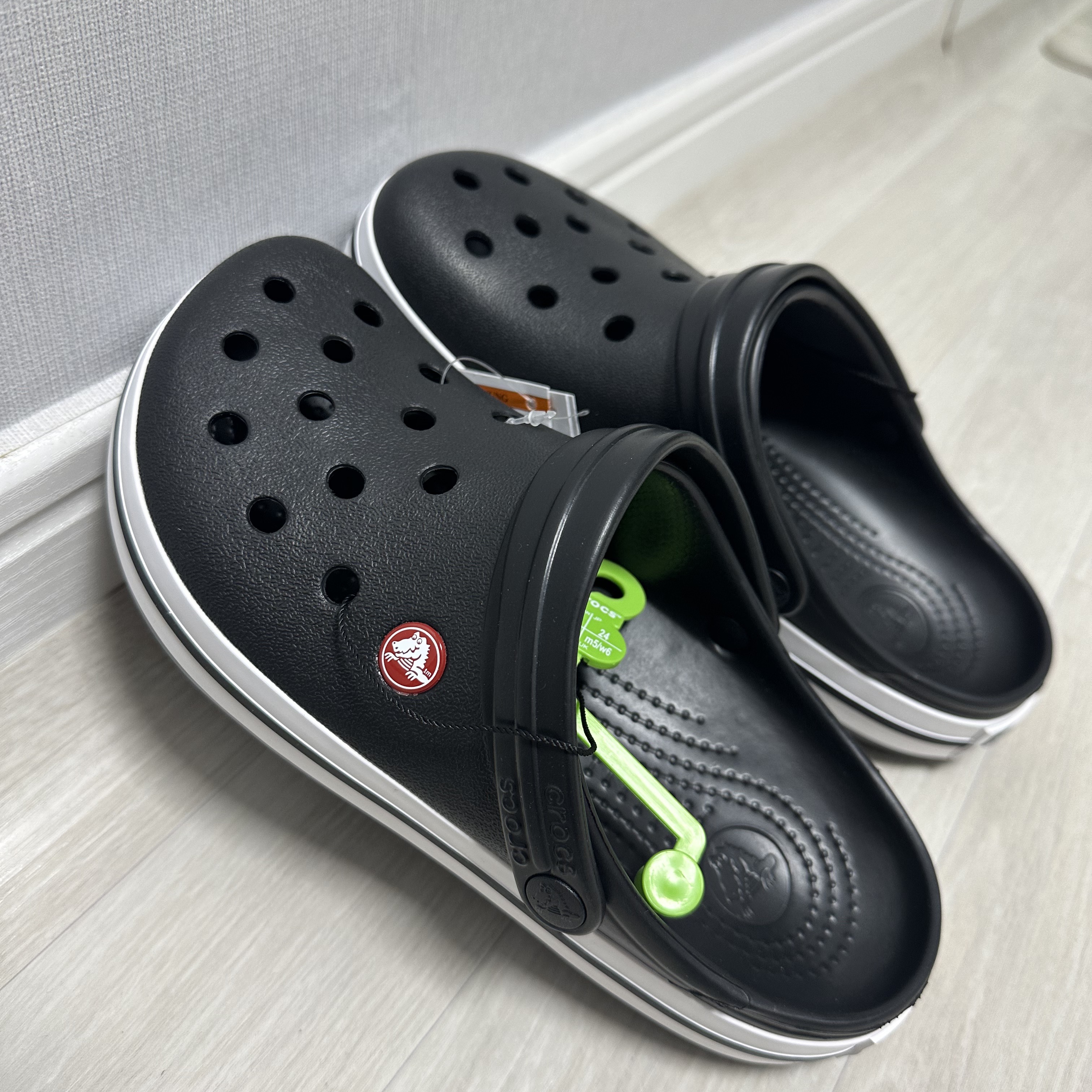 Crocs Crocband Clog Black 착용 스타일
