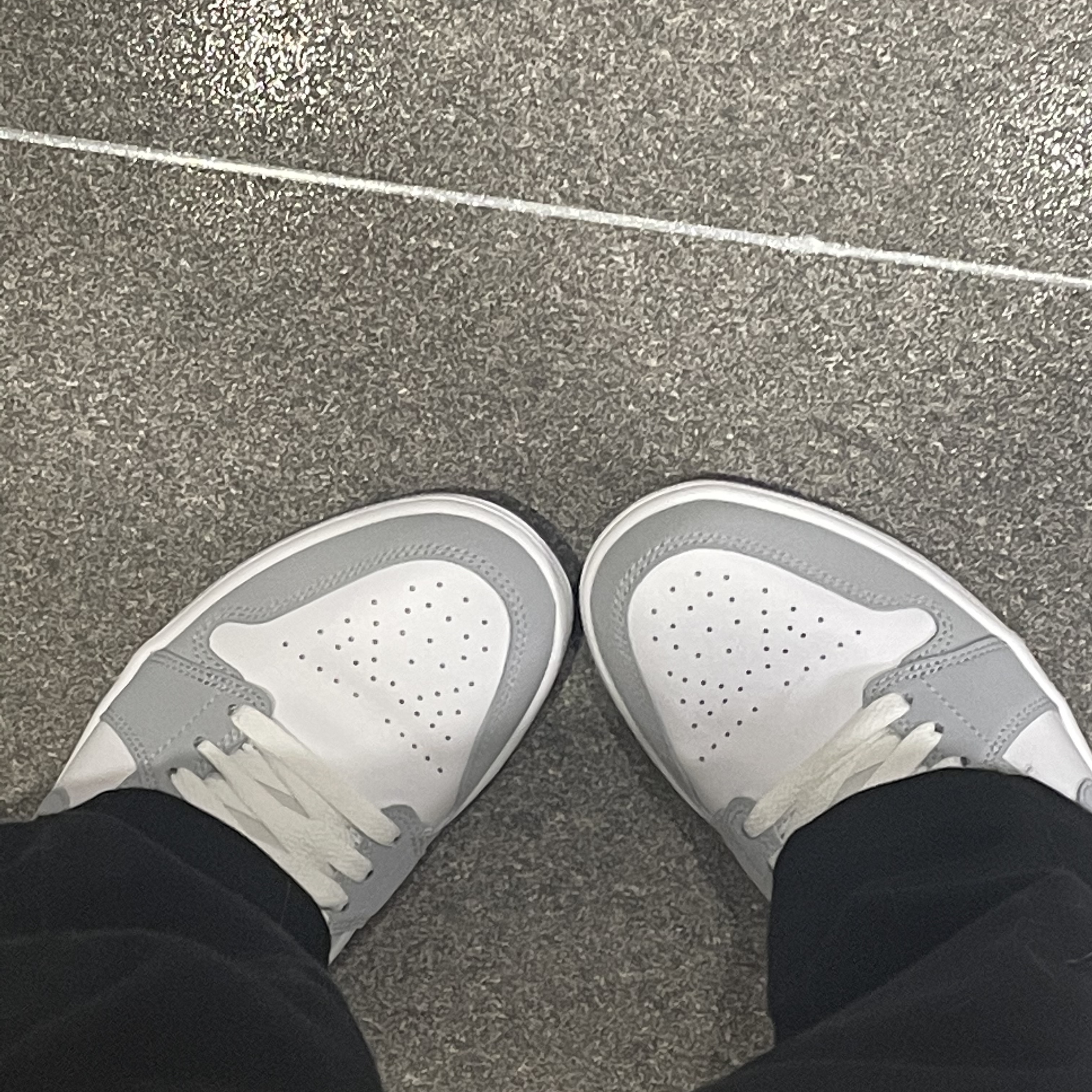 (W) Jordan 1 Low White Wolf Grey 착용 스타일