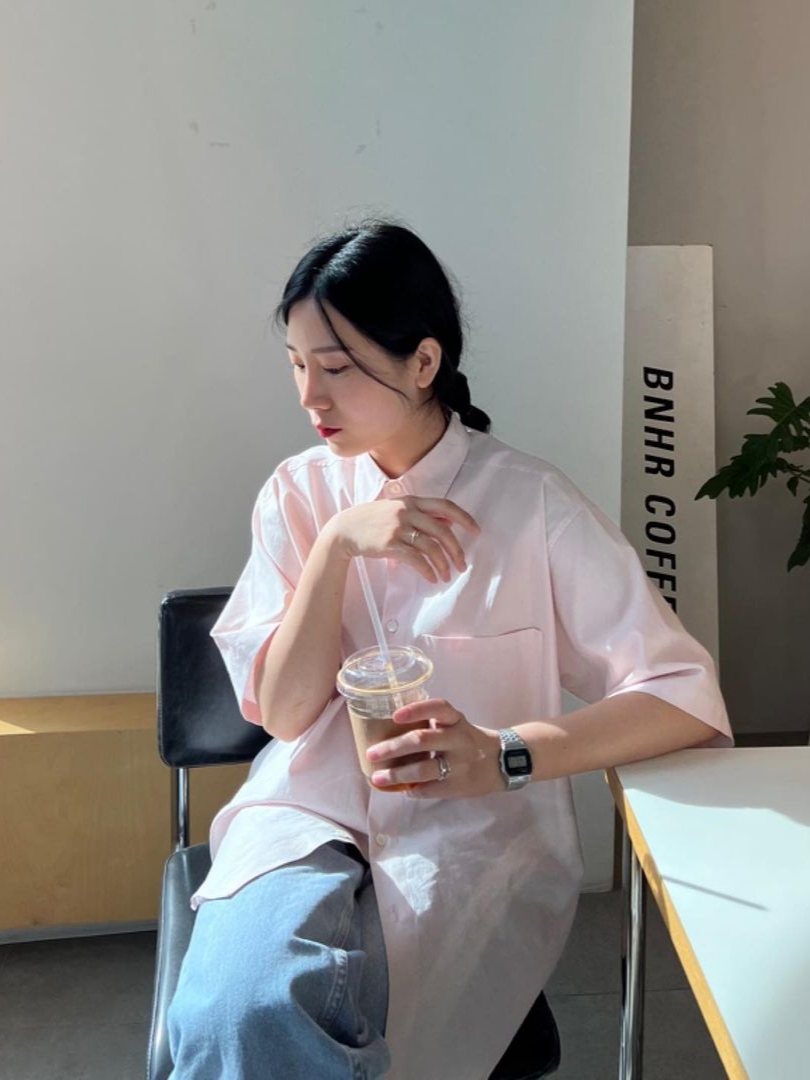 Auralee Washed Finx Twill Big Half Sleeved Shirt Light Pink- 22SS, Auralee Washed Finx Twill Big Half Sleeved Shirt White - 23SS 착용 스타일