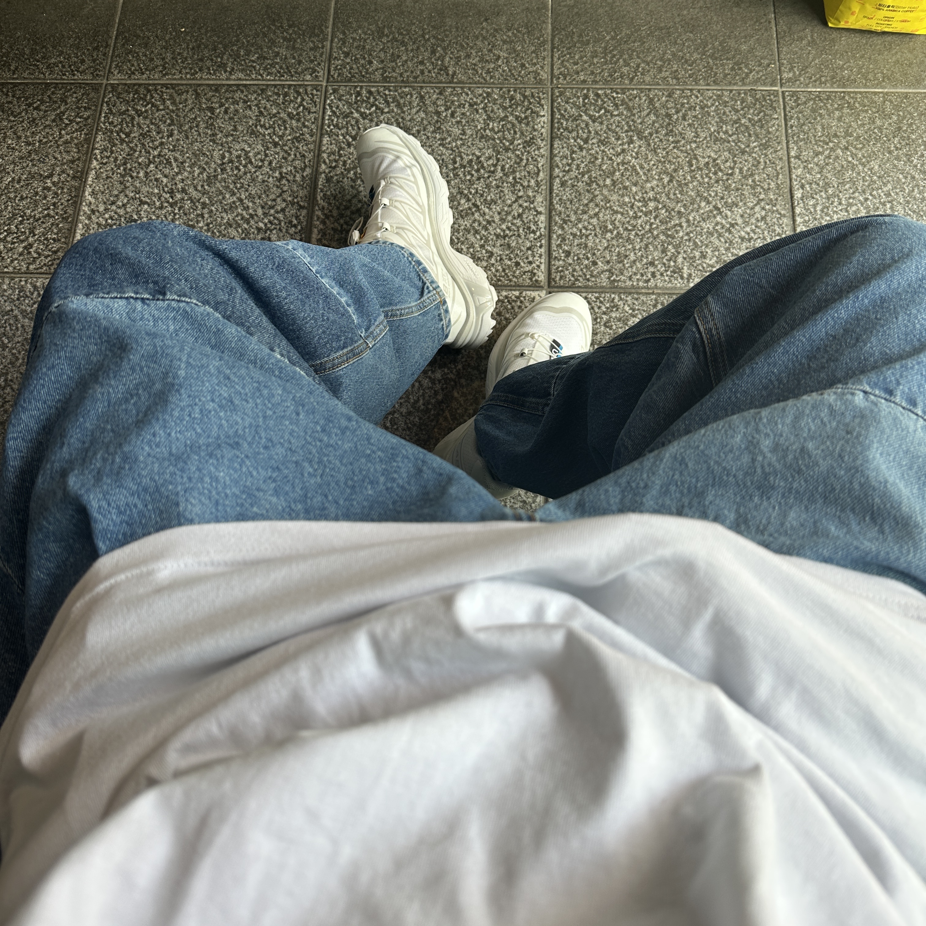 Zara x Ader Error Barrel Leg Jeans Blue, Salomon XT-6 ADV White 착용 스타일