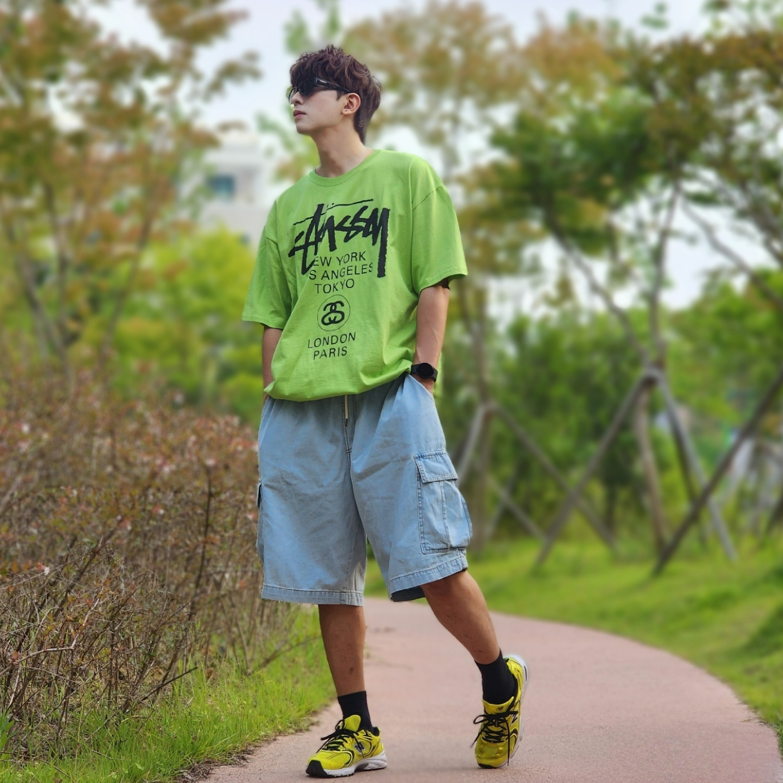 Stussy World Tour T-Shirt Tea 2023, New Balance 530 Yellow 착용 스타일 - 3