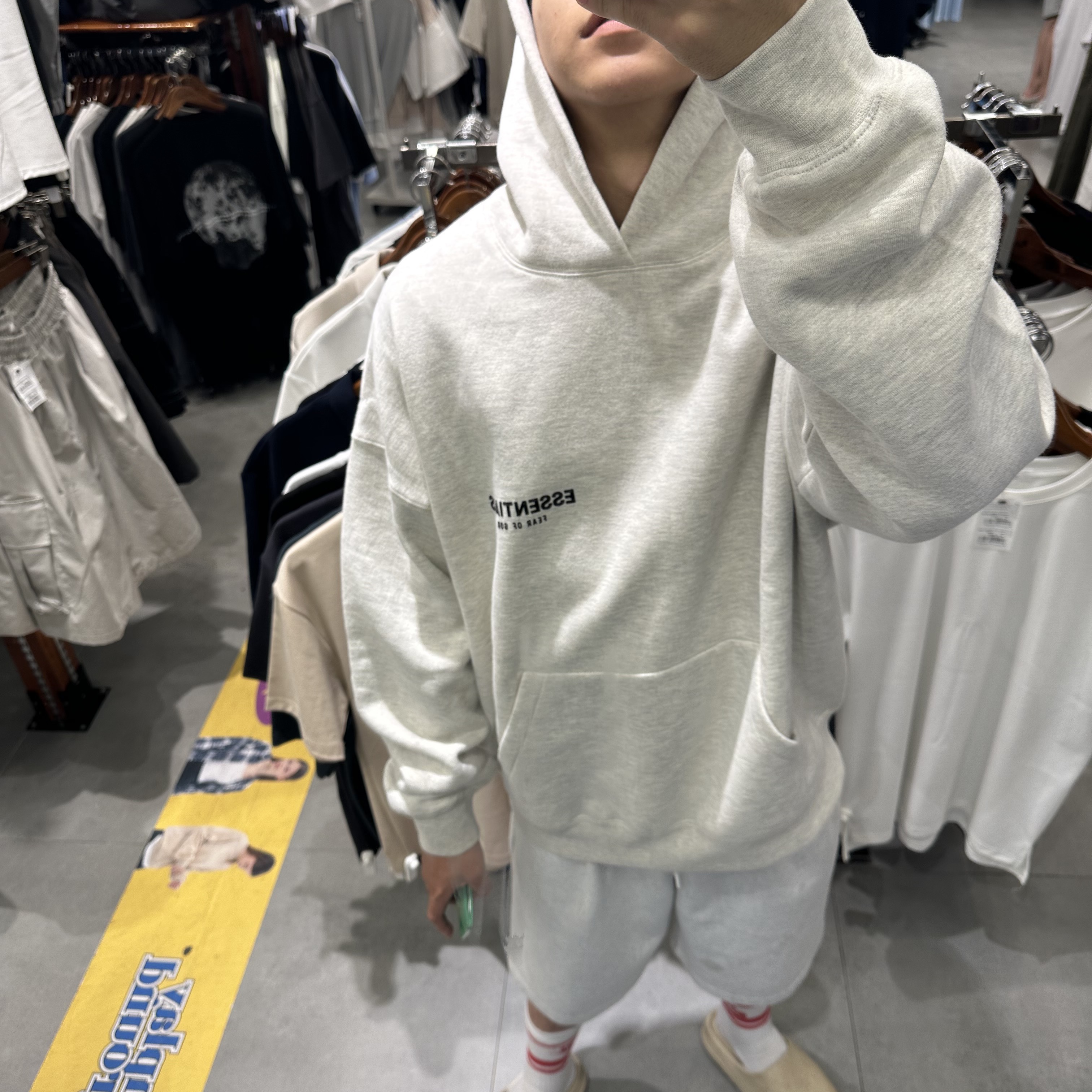 Essentials The Core Collection Hoodie Light Oatmeal, Adidas Yeezy Slide Bone 2022/2023 착용 스타일
