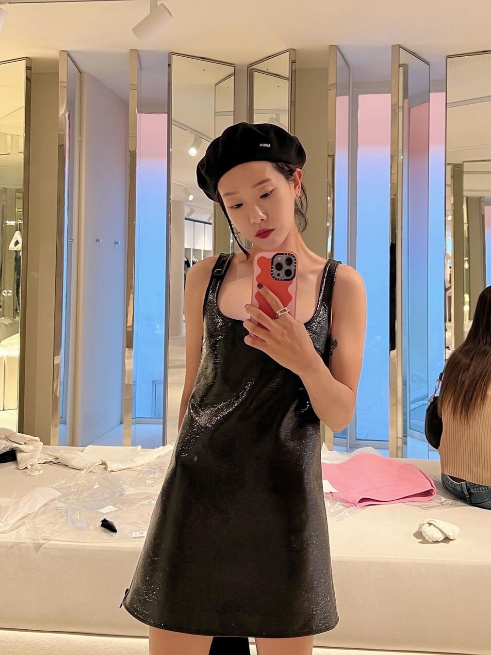 (W) Courreges Robe Trapeze Vinyle Reedition Black, (W) Courreges Robe Trapeze Vinyle Reedition Navy 착용 스타일