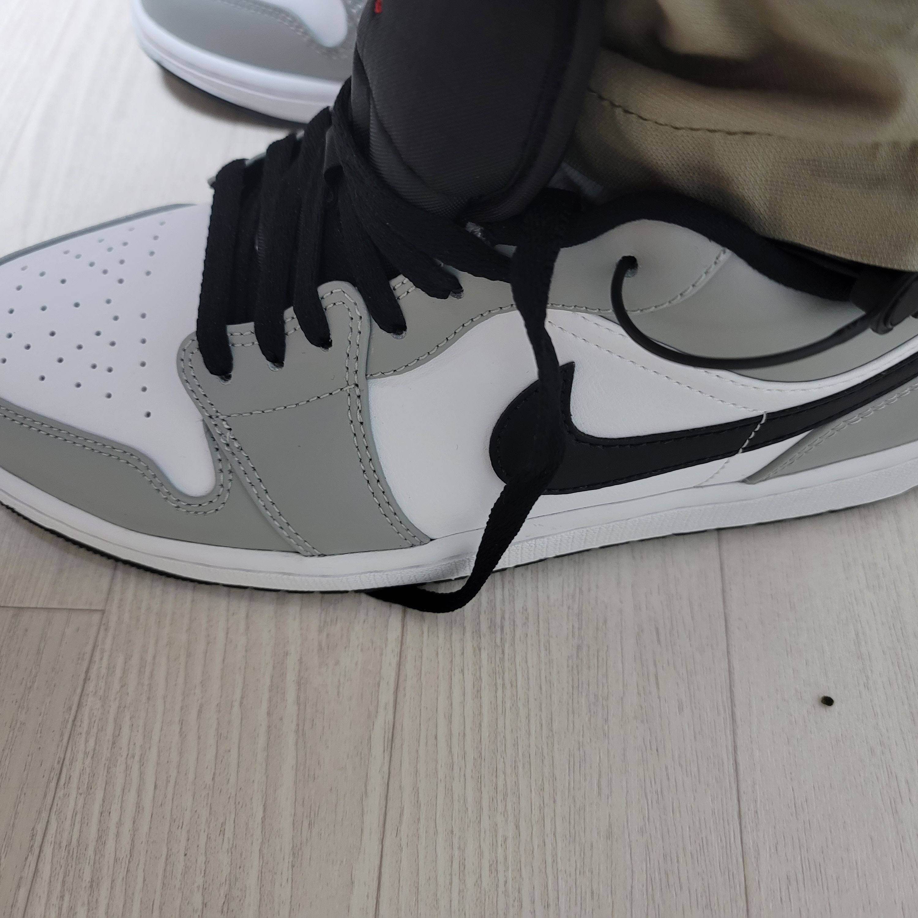 Jordan 1 Low Light Smoke Grey 착용 스타일 - 2