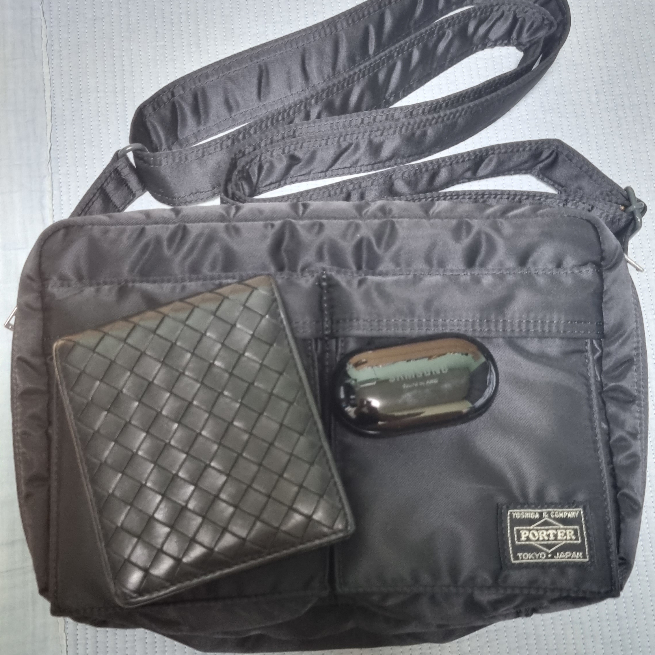 Porter Tanker Shoulder Bag S Black, Bottega Veneta Bi-Fold Wallet Black 착용 스타일