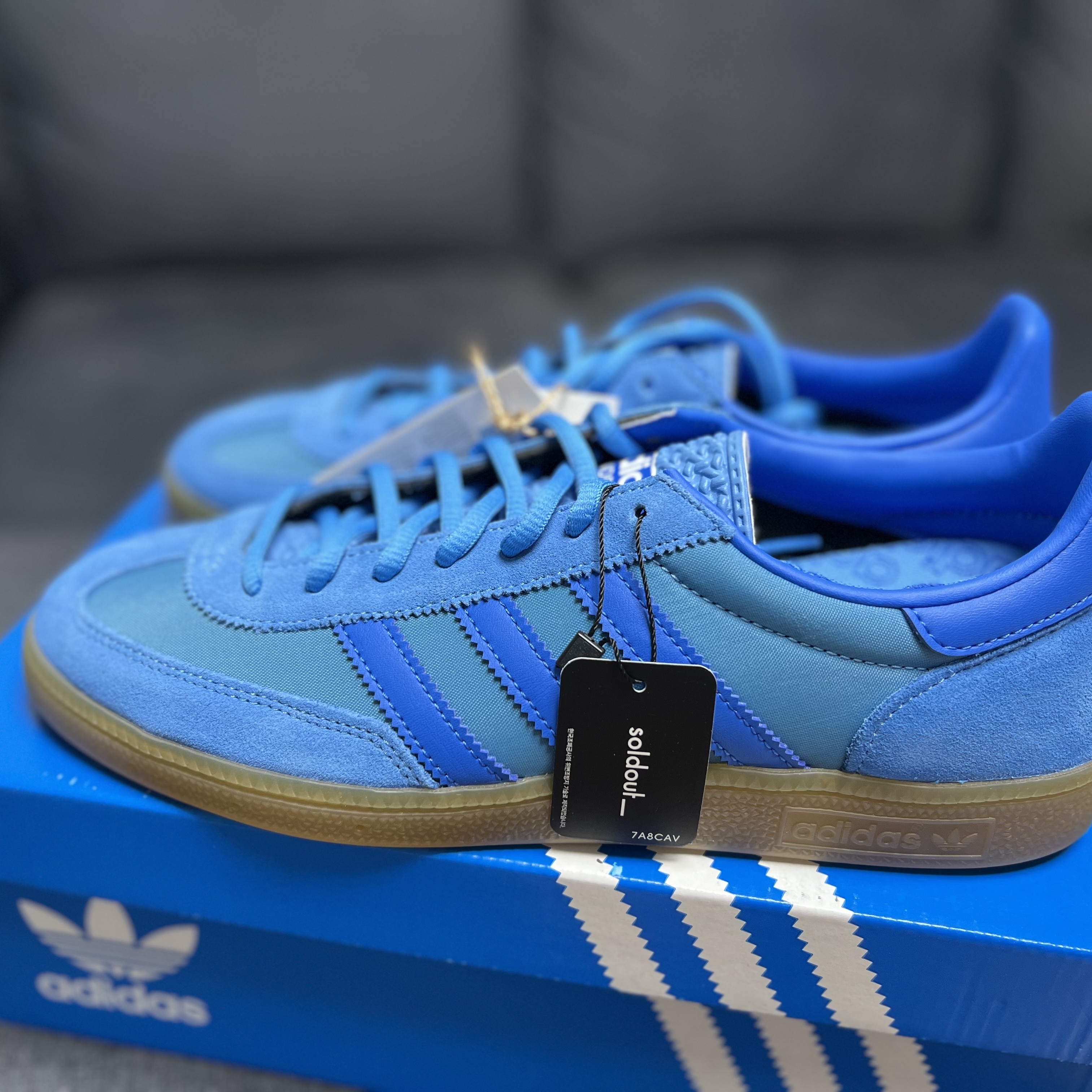 Adidas Spezial Handball Pulse Blue Bright Royal 착용 스타일 - 1