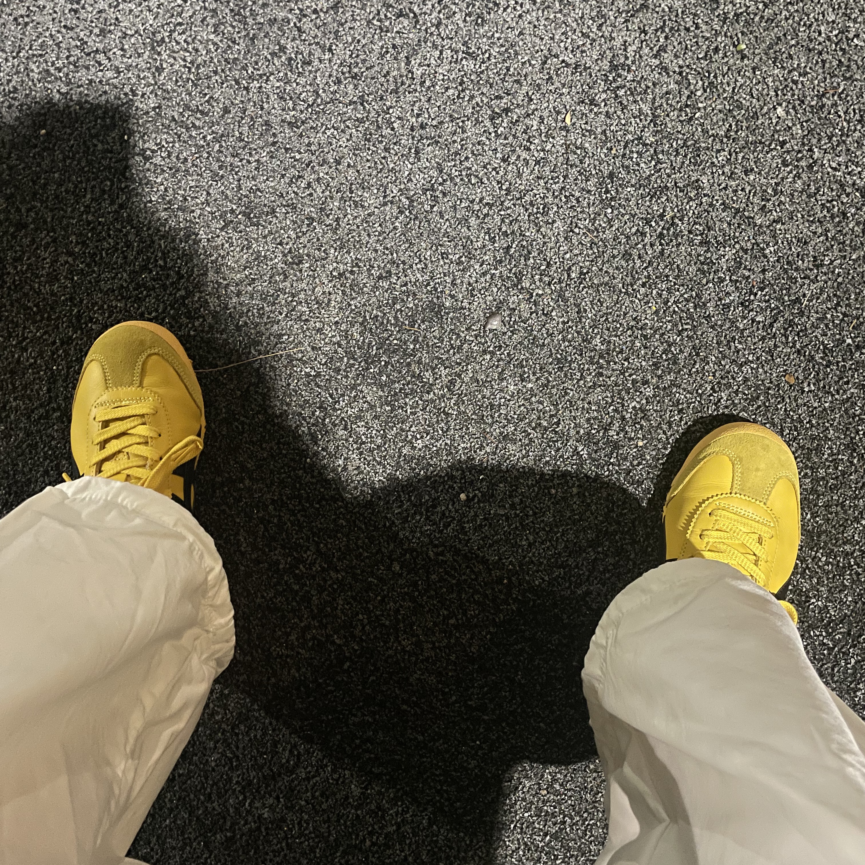 Onitsuka Tiger Mexico 66 Yellow Black 착용 스타일 - 2