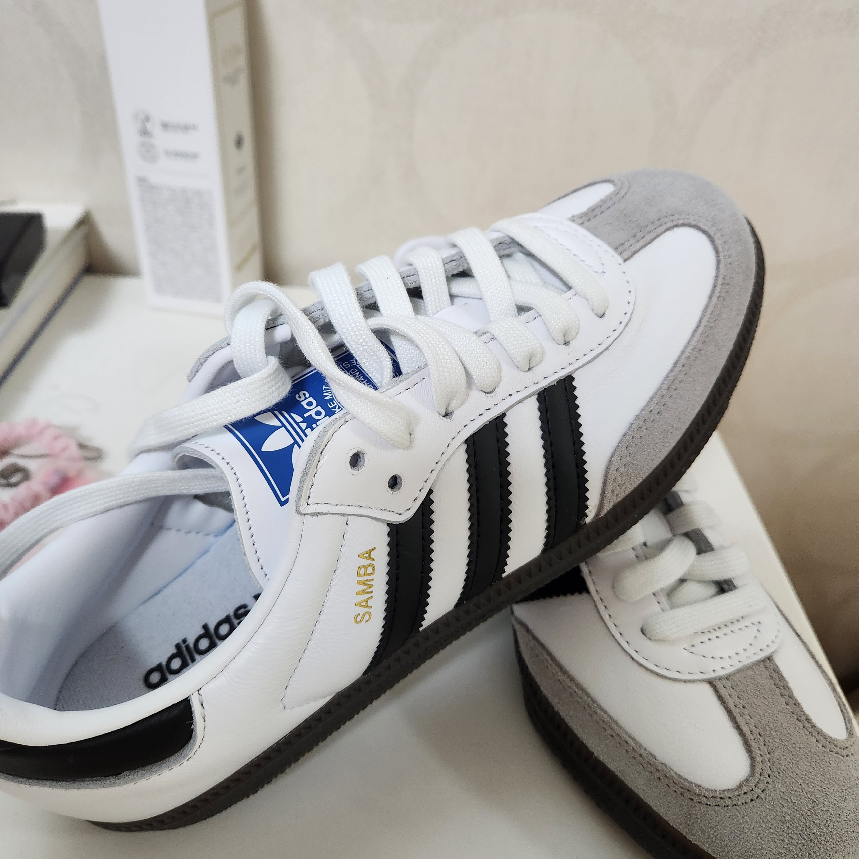 Adidas Samba OG Cloud White 착용 스타일 - 2