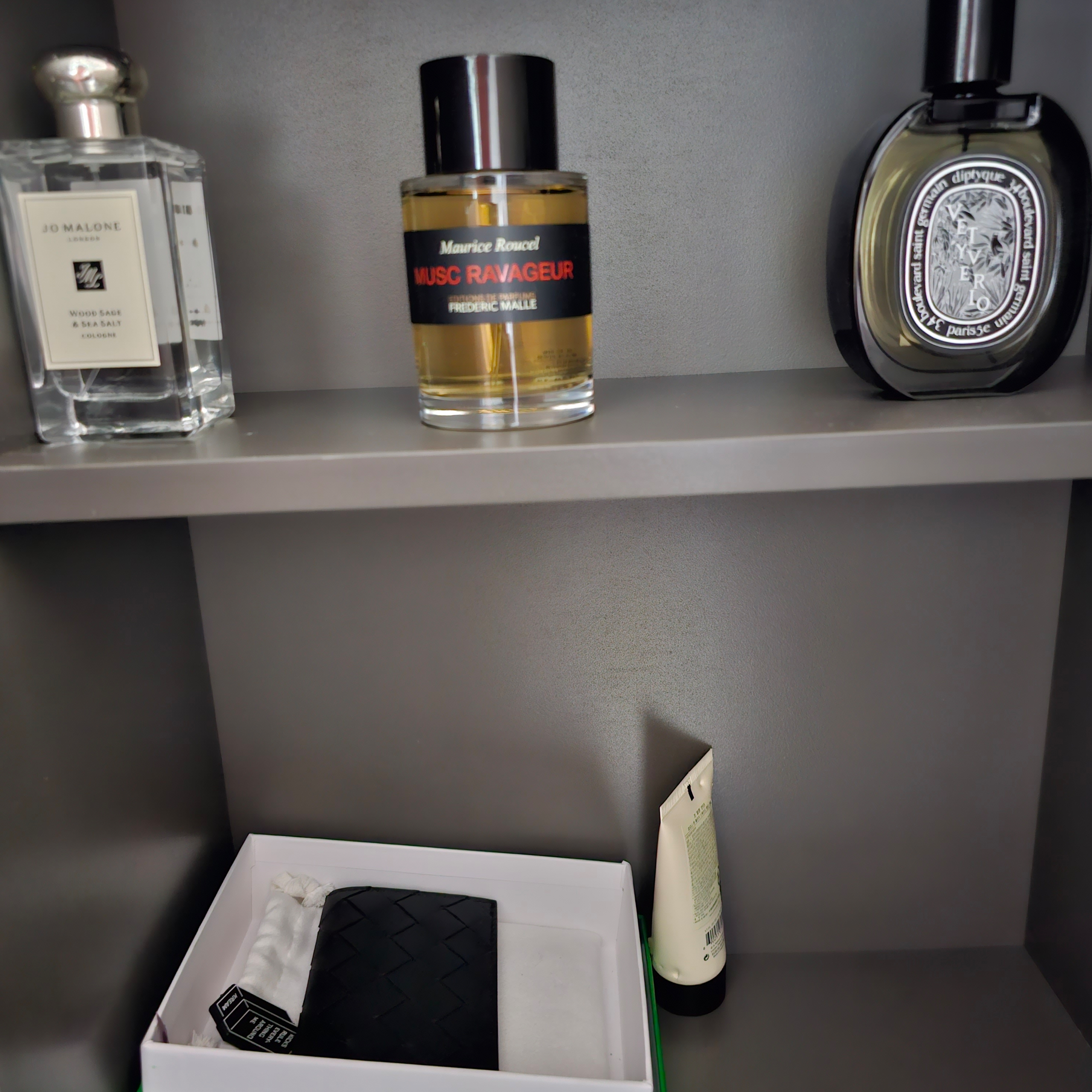 Frederic Malle Musc Ravageur 100ml Spray, Bottega Veneta Flap Card Case Black 착용 스타일