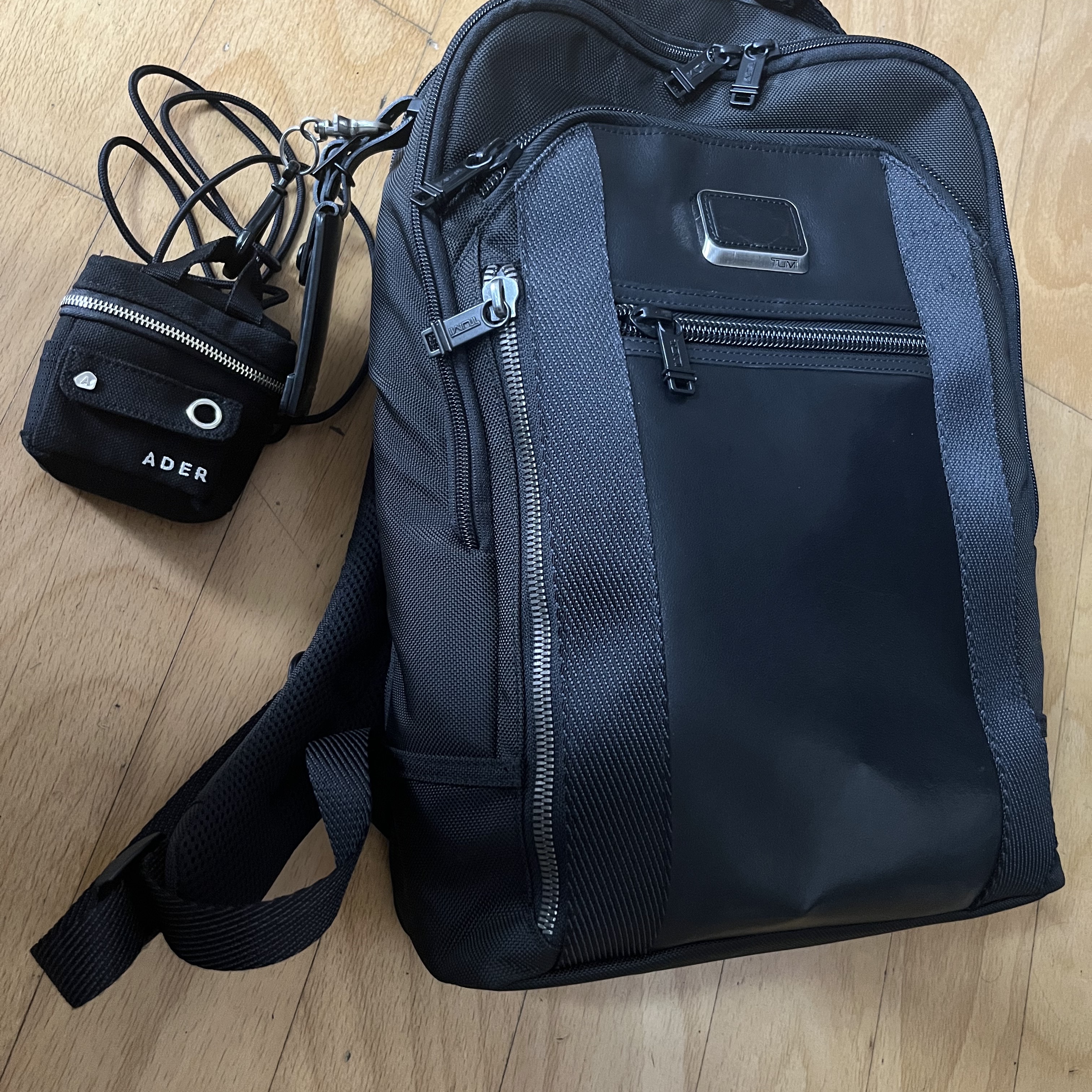 Ader Error Small Tote Bag Black 착용 스타일