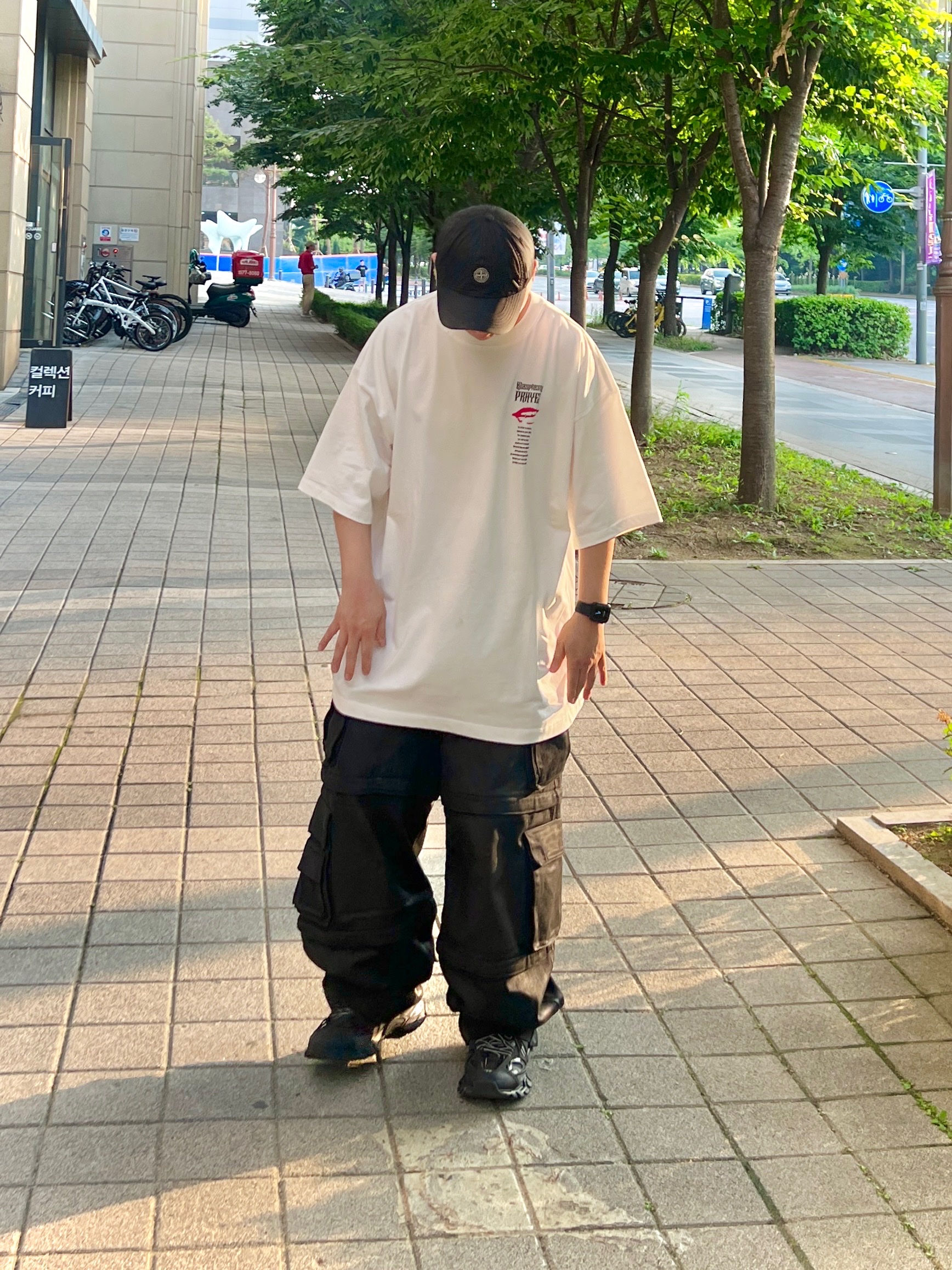 Project G/R Oversized Convertible Cargo Pants Coated Black, Supreme x Stone Island Painted Camo Nylon 6-Panel Black - 20FW 착용 스타일 - 1