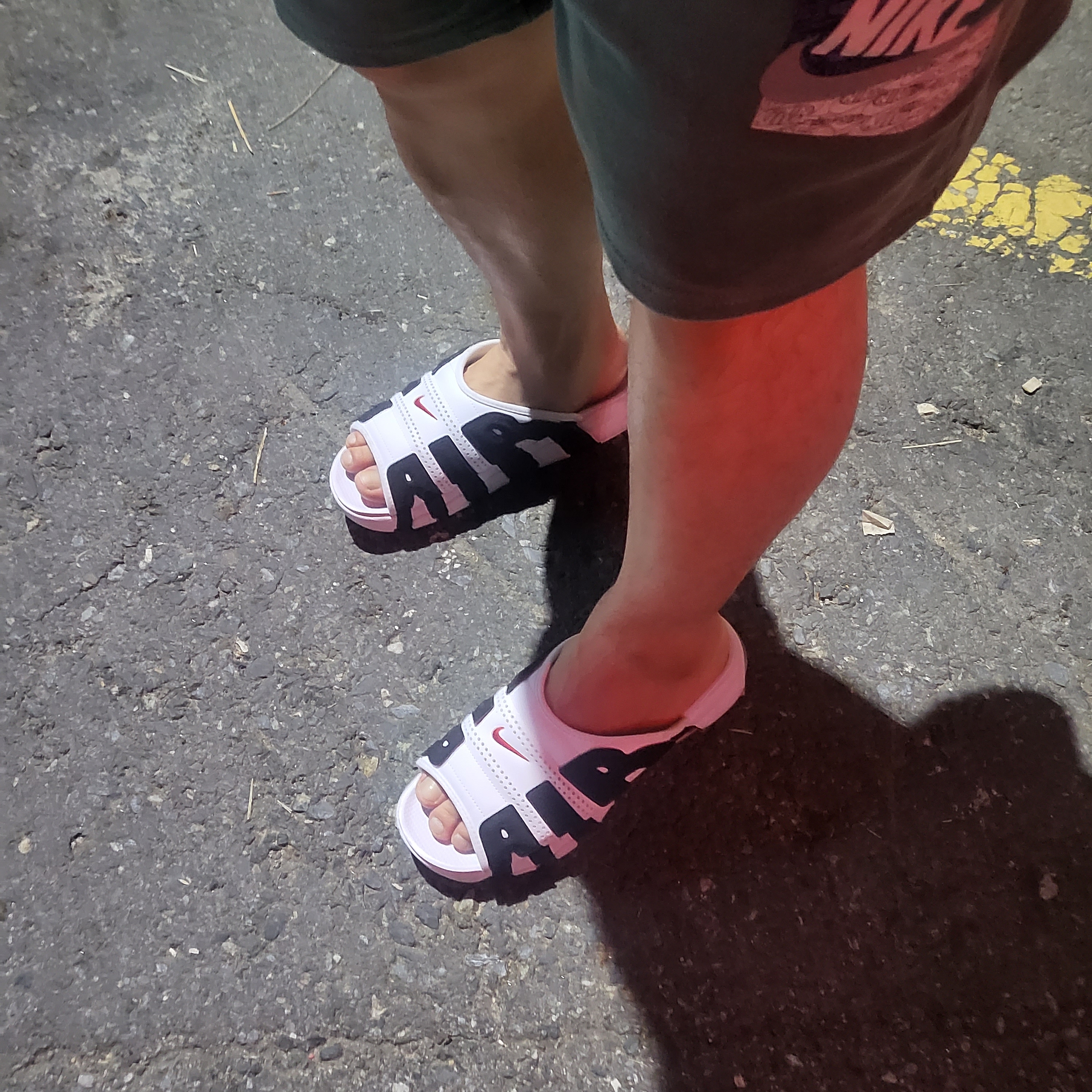 Nike Air More Uptempo Slide White Black 착용 스타일