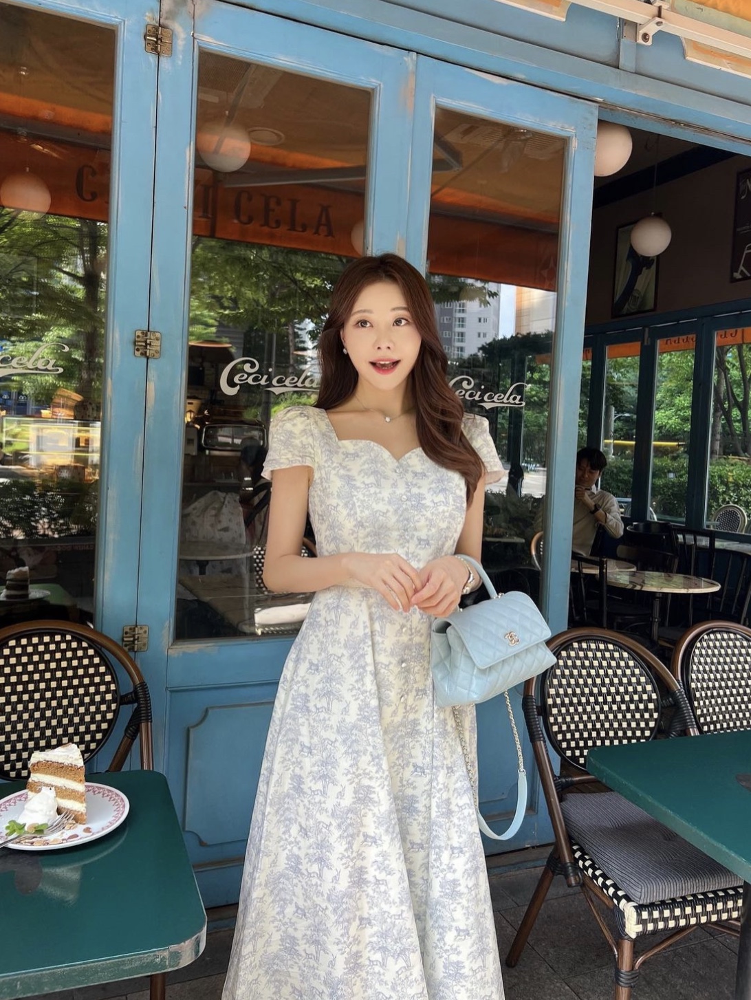 Chanel Mini Flap Bag with Top Handle Grained Calfskin & Gold Light Blue 착용 스타일