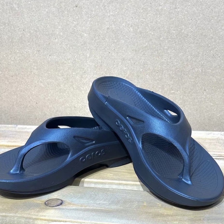 Oofos OOriginal Black, Oofos OOriginal Navy 착용 스타일