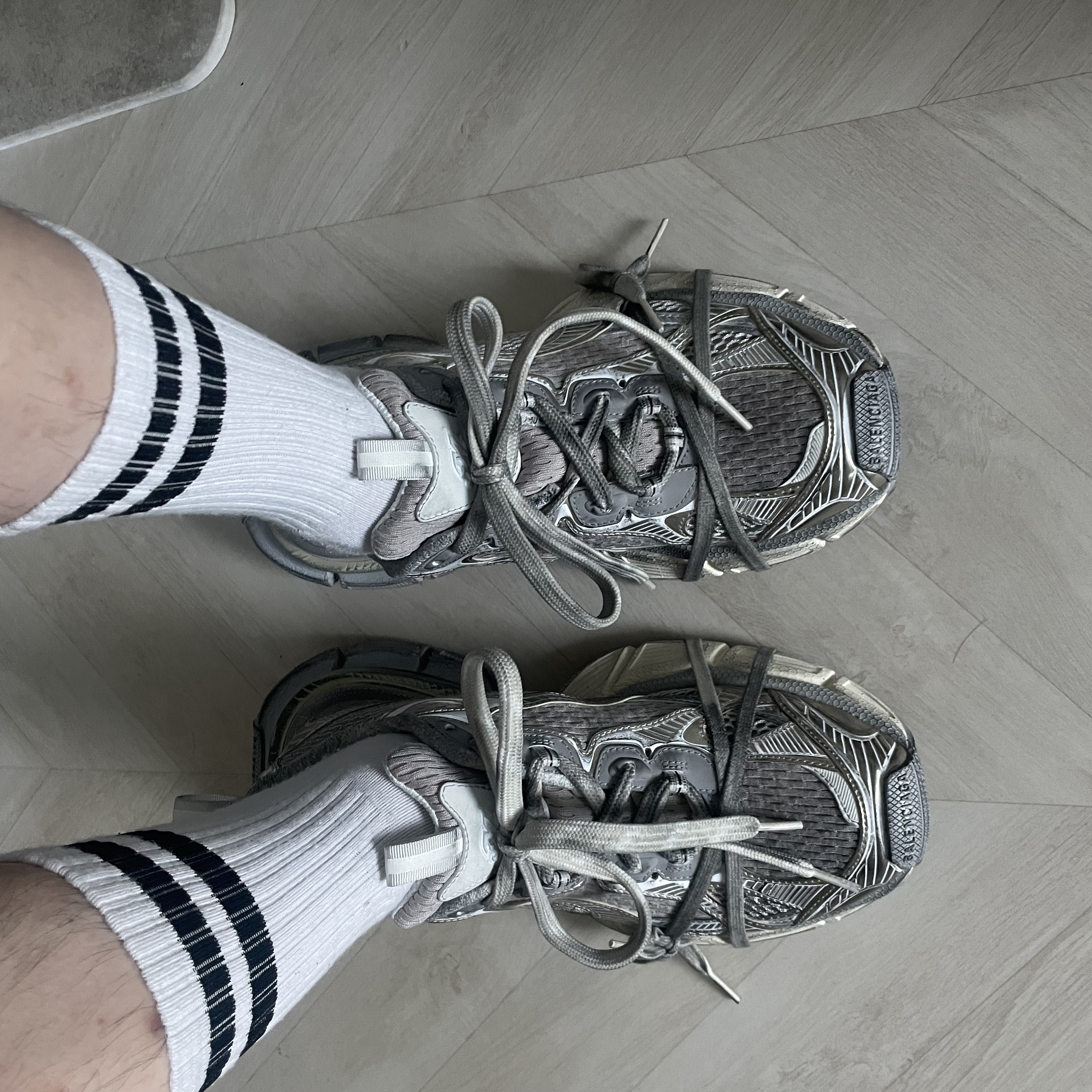 Balenciaga 3XL Sneakers Light Beige 착용 스타일 - 2