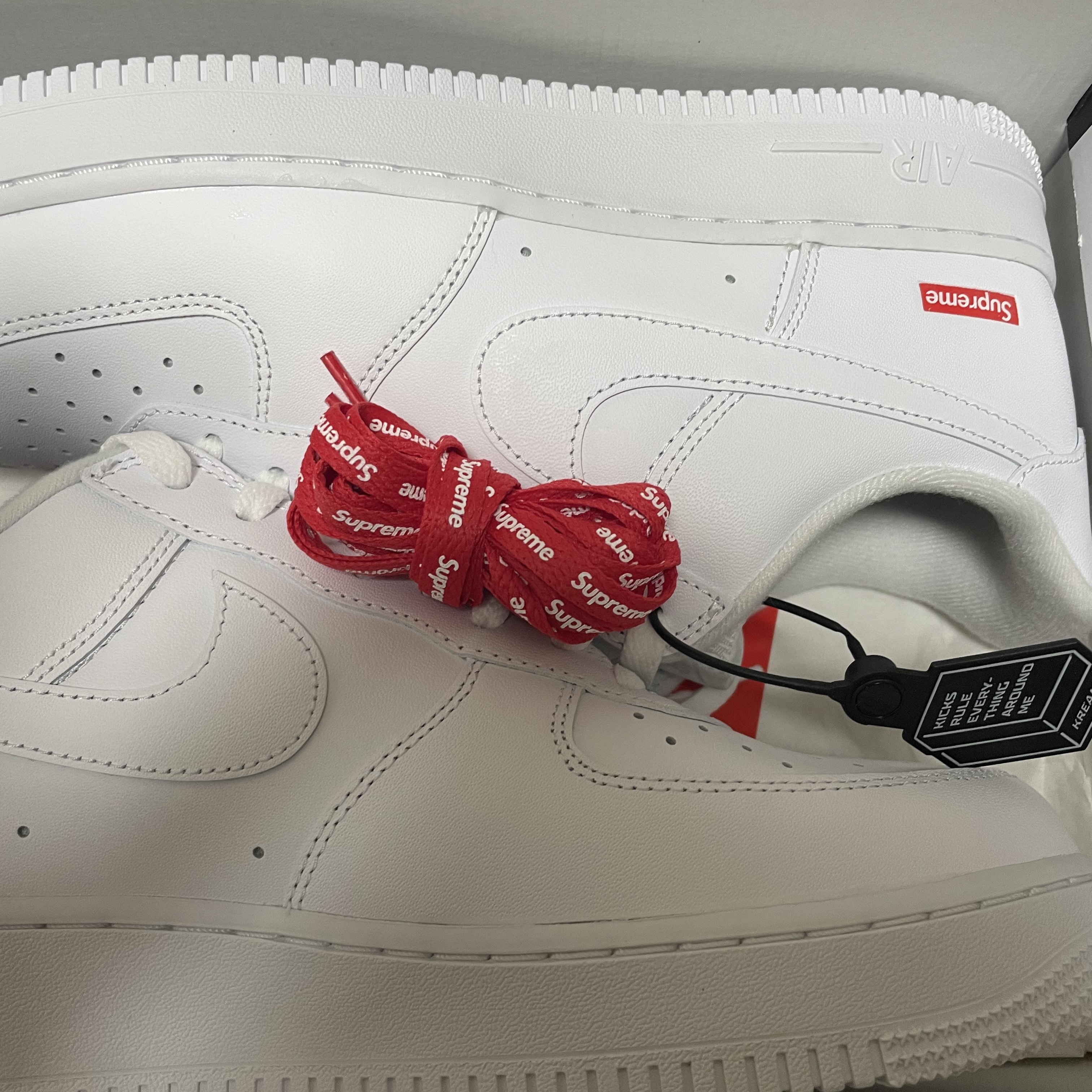 Nike x Supreme Air Force 1 Low White 착용 스타일