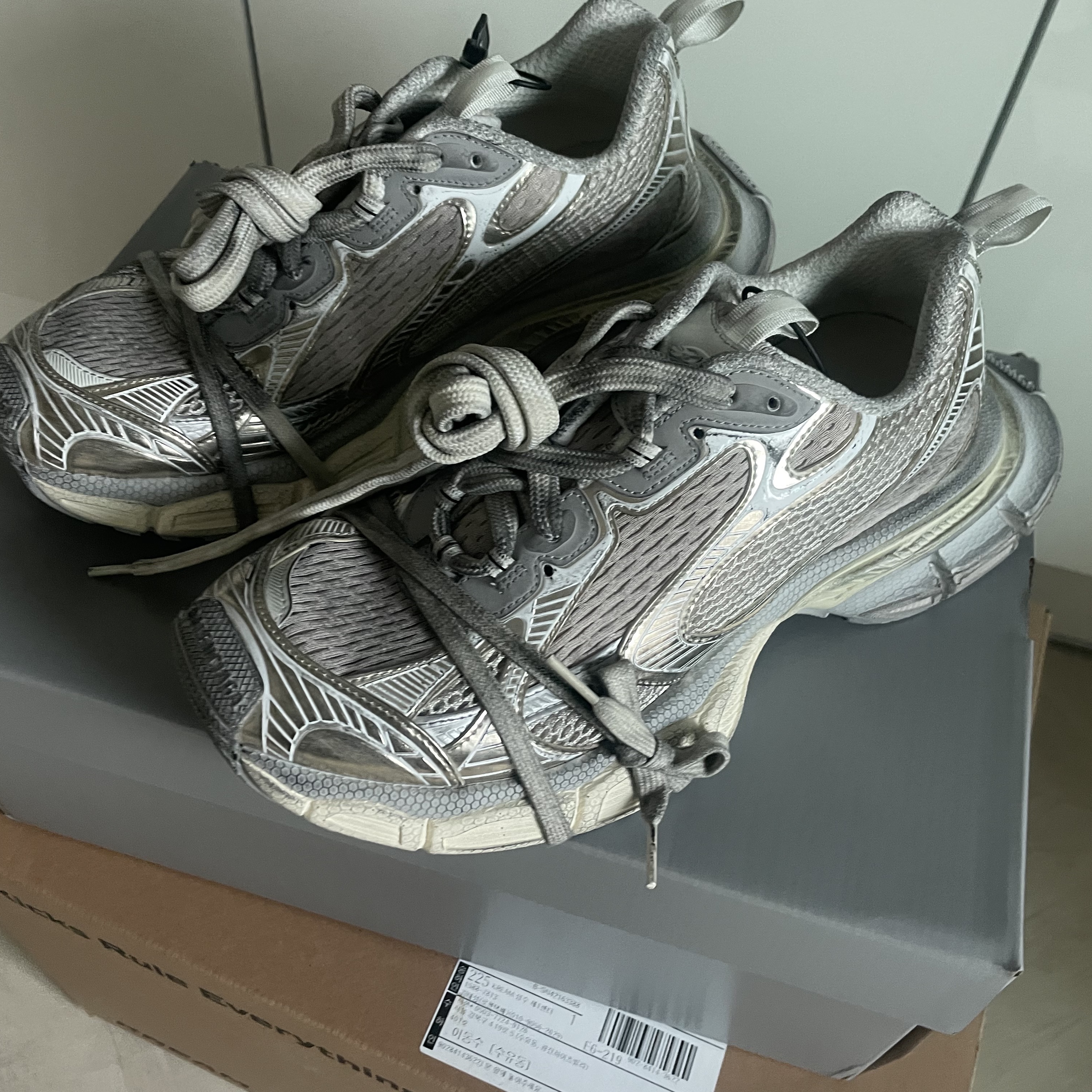 Balenciaga 3XL Sneakers Light Beige 착용 스타일 - 1