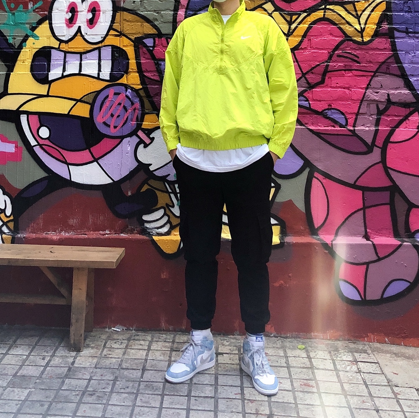 Nike x Stussy Windrunner Jacket Bright Cactus, Jordan 1 Retro High OG Hyper Royal 착용 스타일