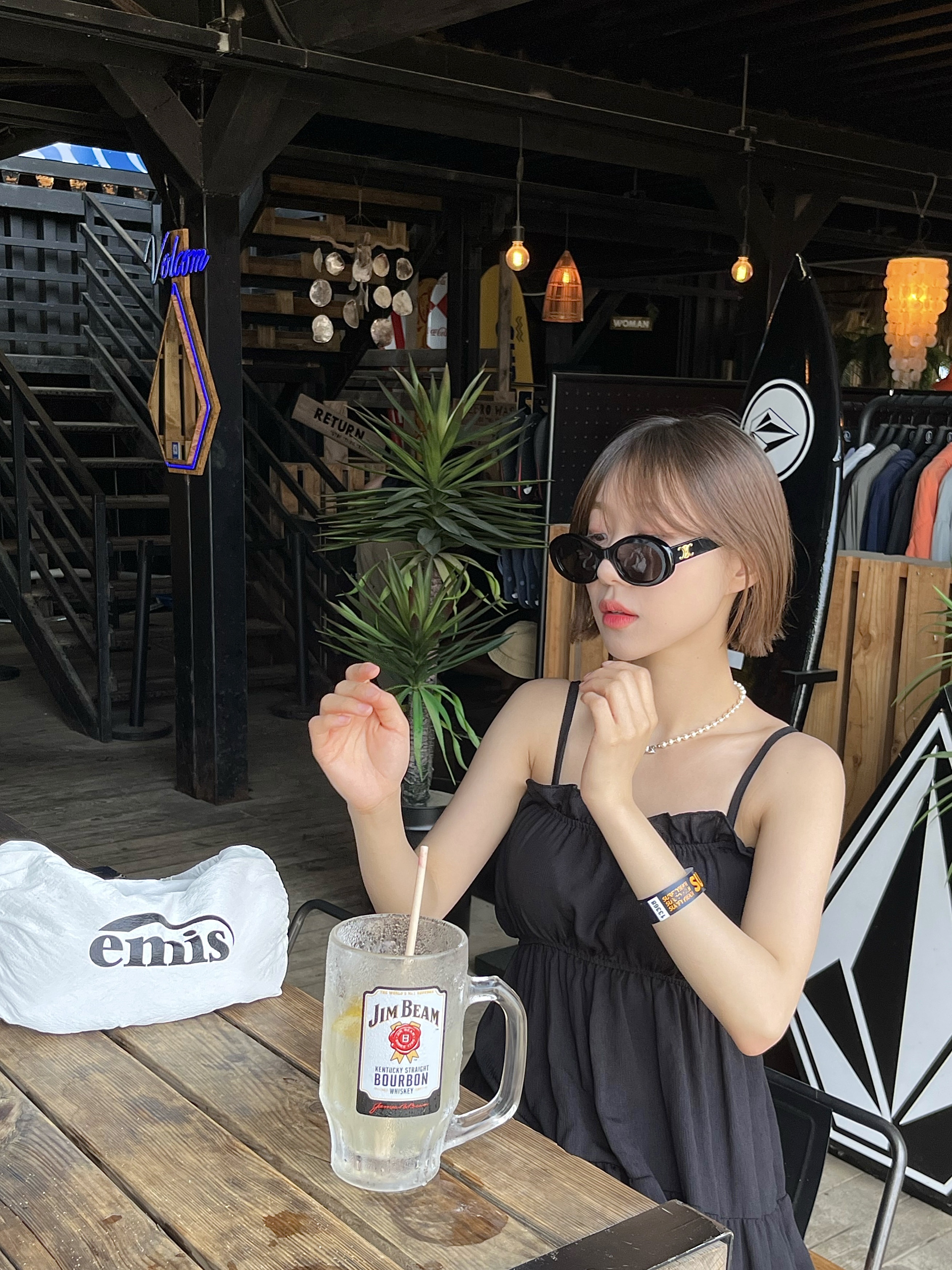 (W) Celine Triomphe 01 Sunglasses in Acetate Black, Vivienne Westwood Mini Bas Relief Choker Silver 착용 스타일 - 2