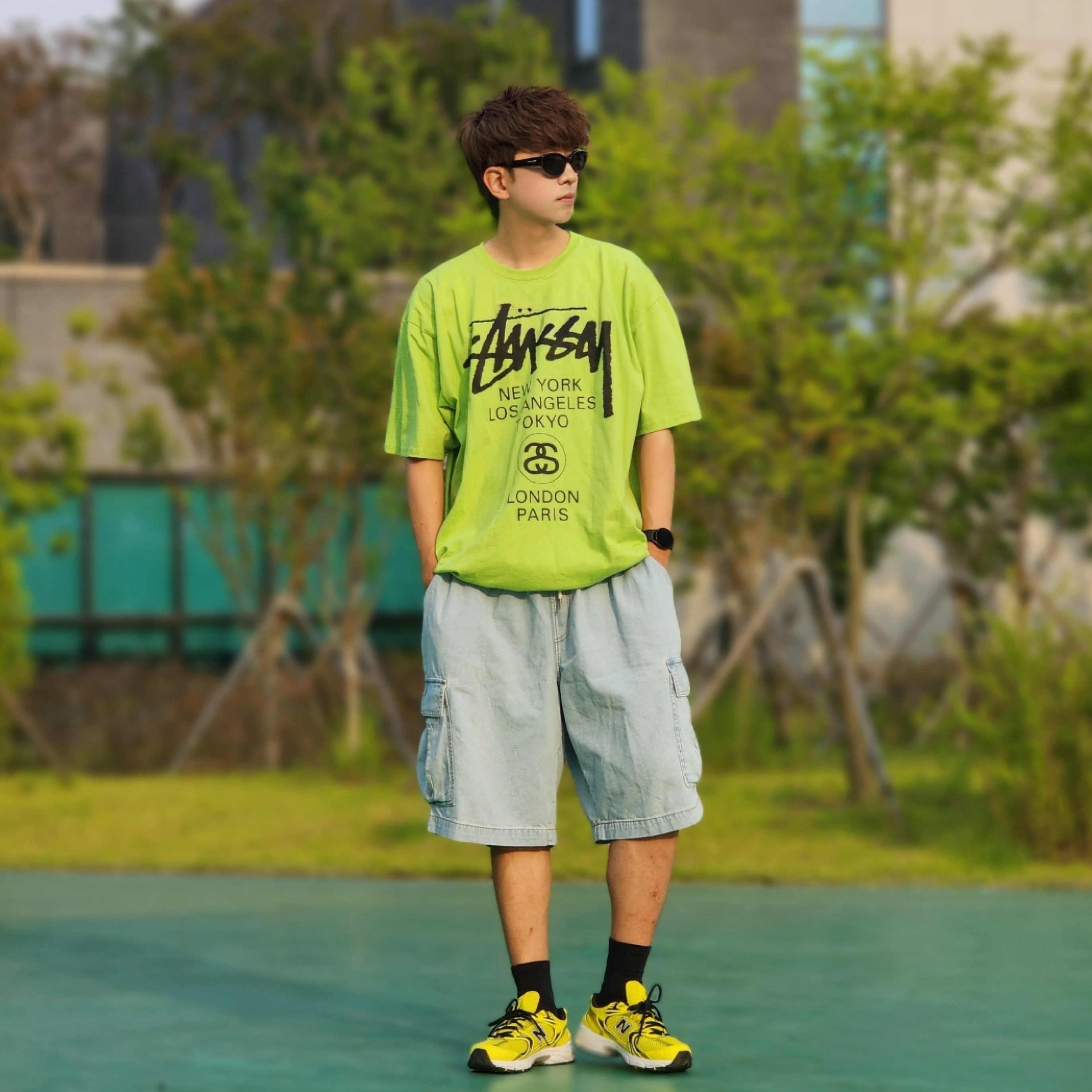 Stussy World Tour T-Shirt Tea 2023, New Balance 530 Yellow 착용 스타일 - 5
