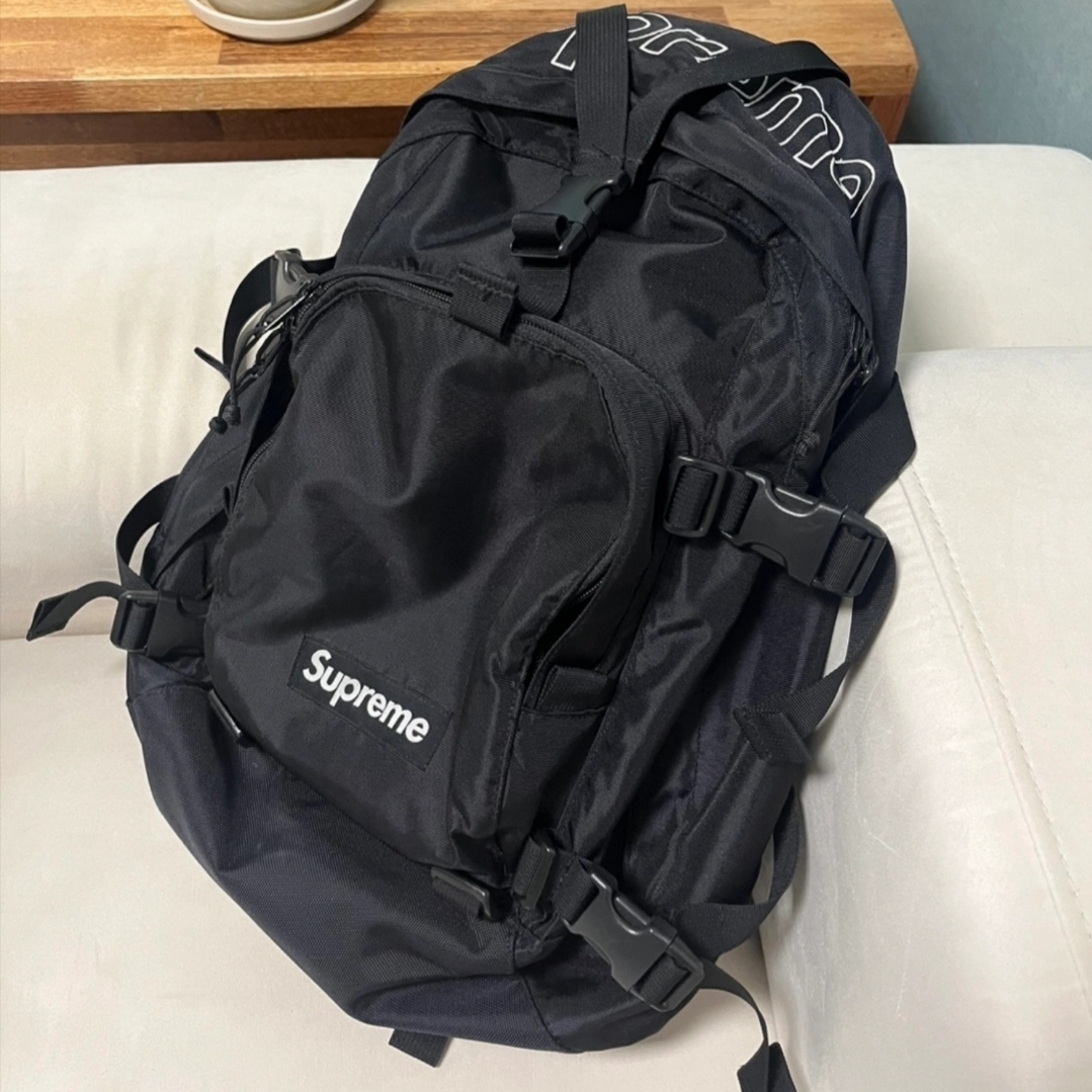 Supreme Backpack Black - 22SS 착용 스타일
