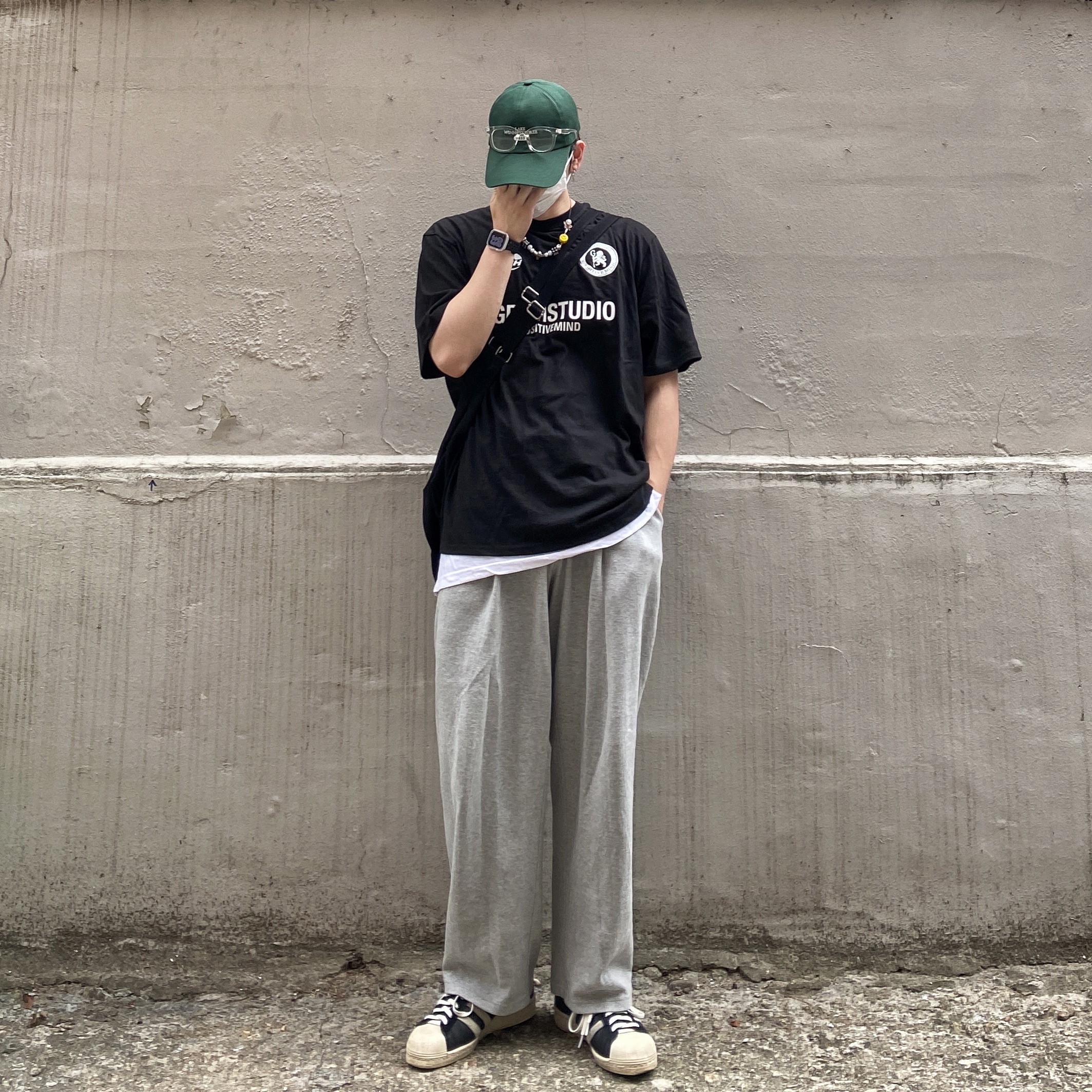 Adidas Superstar 82 Black White 착용 스타일