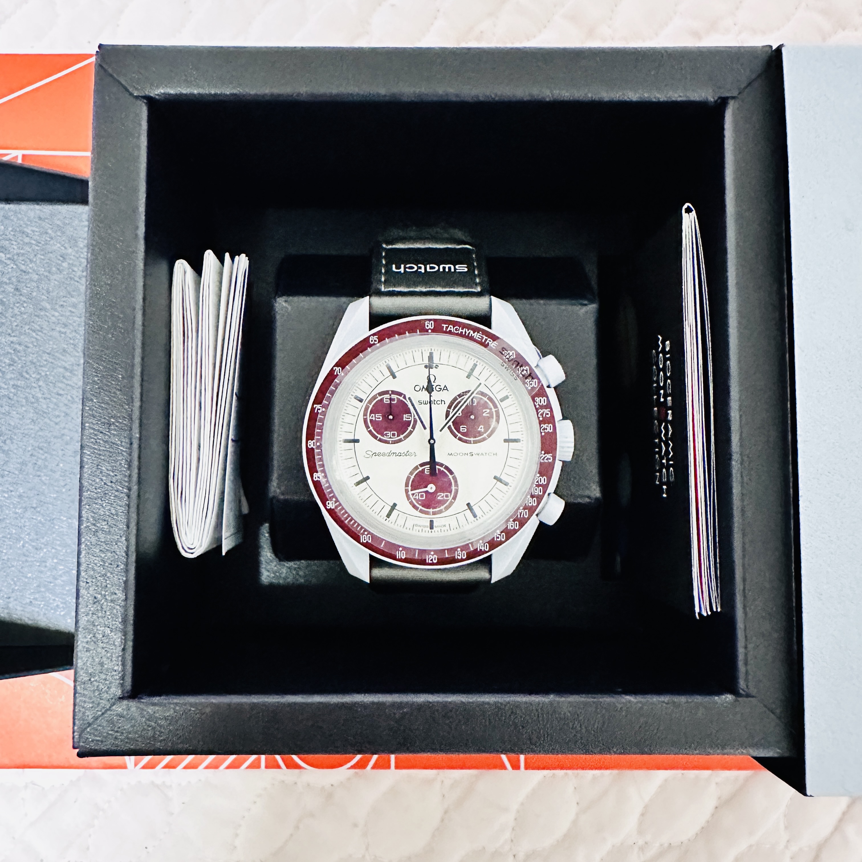 Swatch x Omega Bioceramic MoonSwatch Mission To Pluto 착용 스타일 - 1