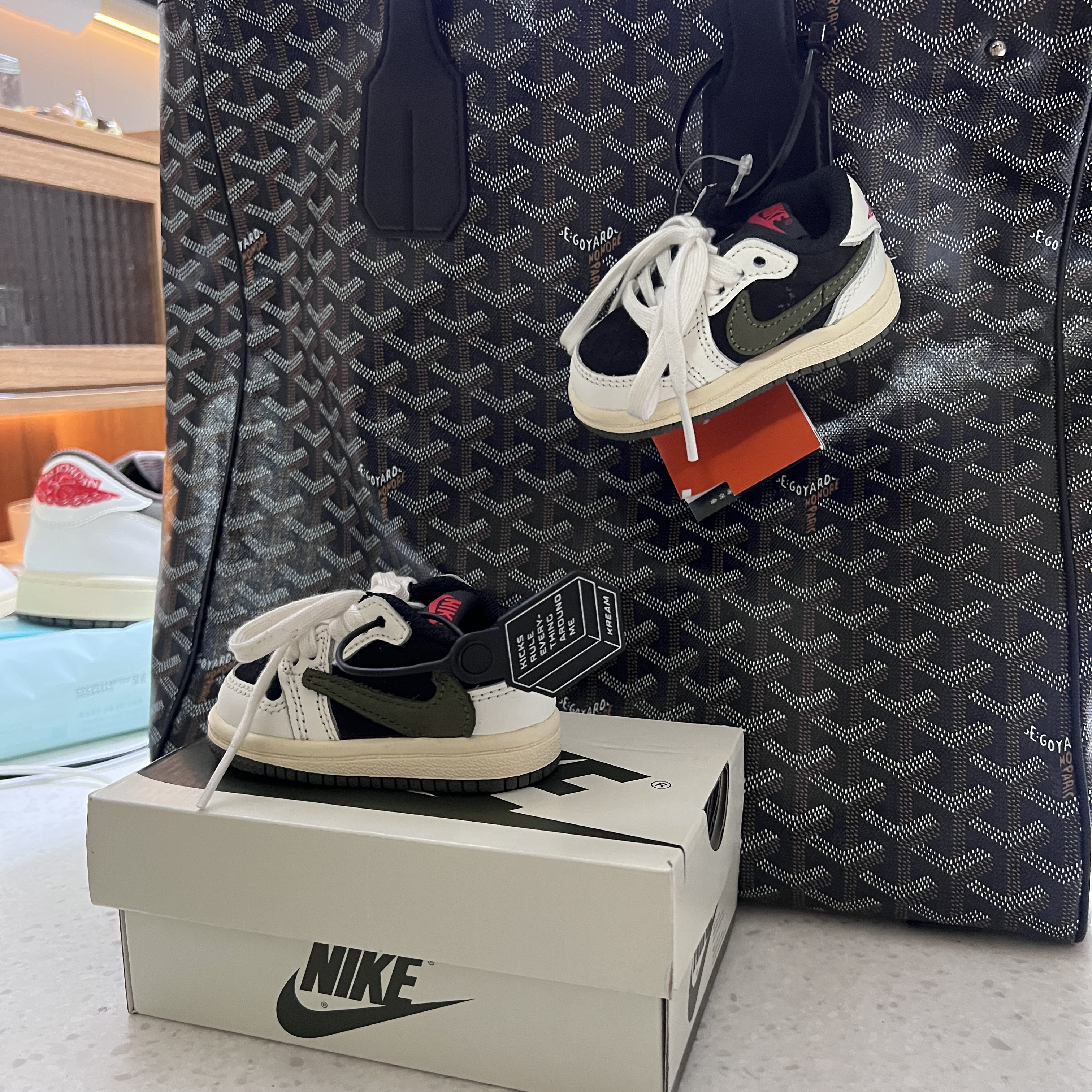 (TD) Jordan 1 x Travis Scott Retro Low OG SP Medium Olive 착용 스타일