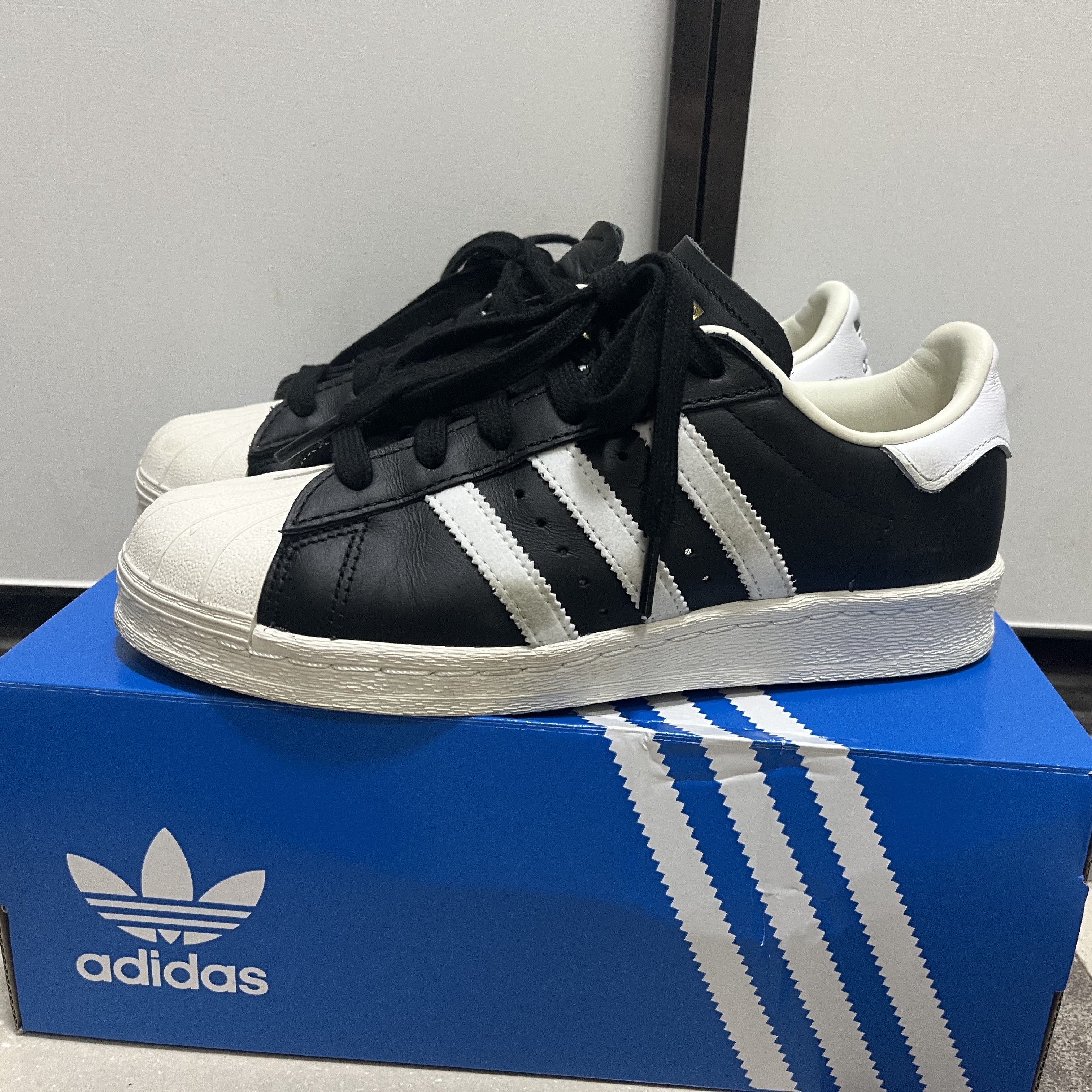 Adidas Superstar 82 FI Core Black 착용 스타일